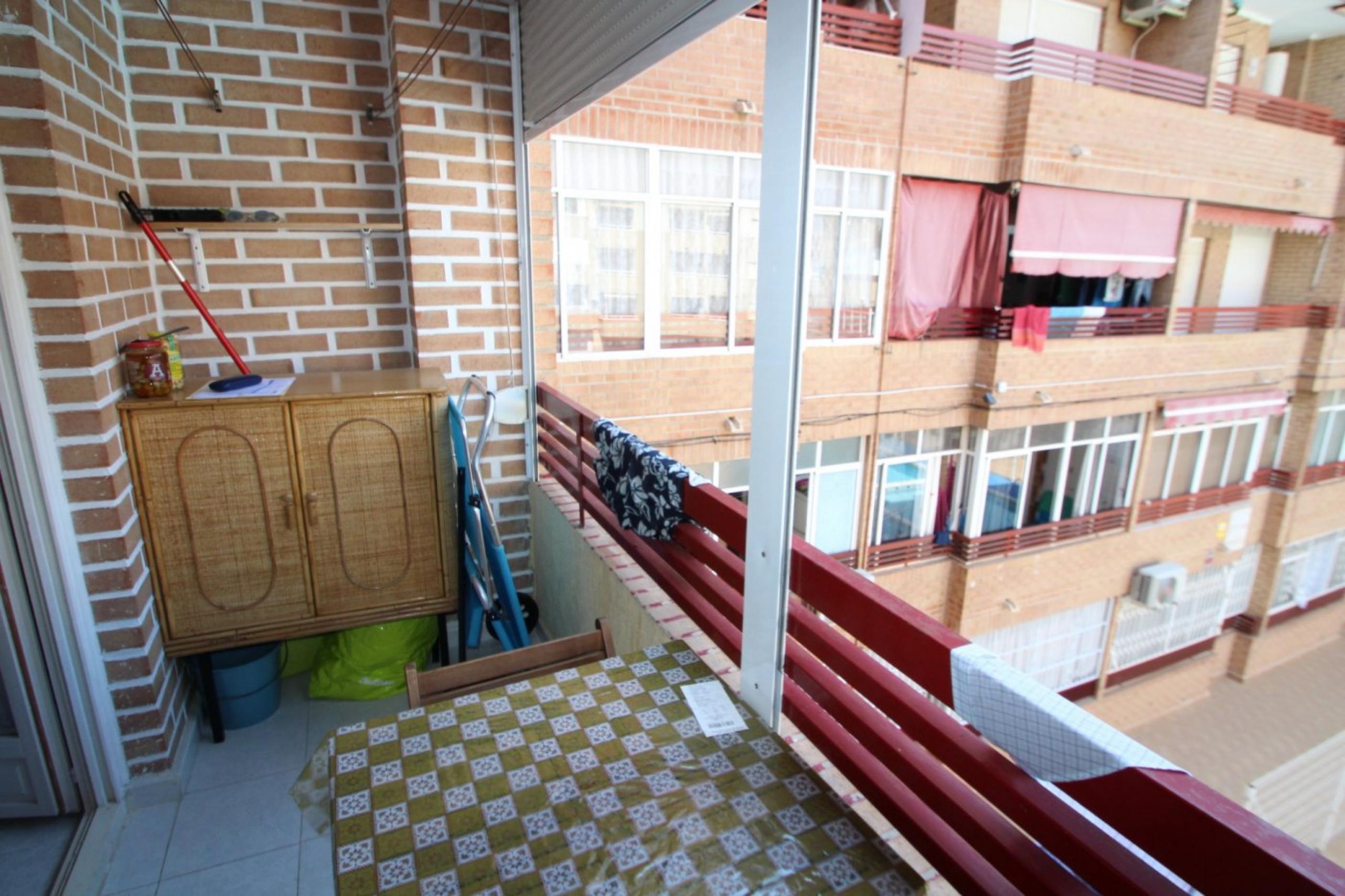 Spacieux appartement d'une chambre avec piscine commune