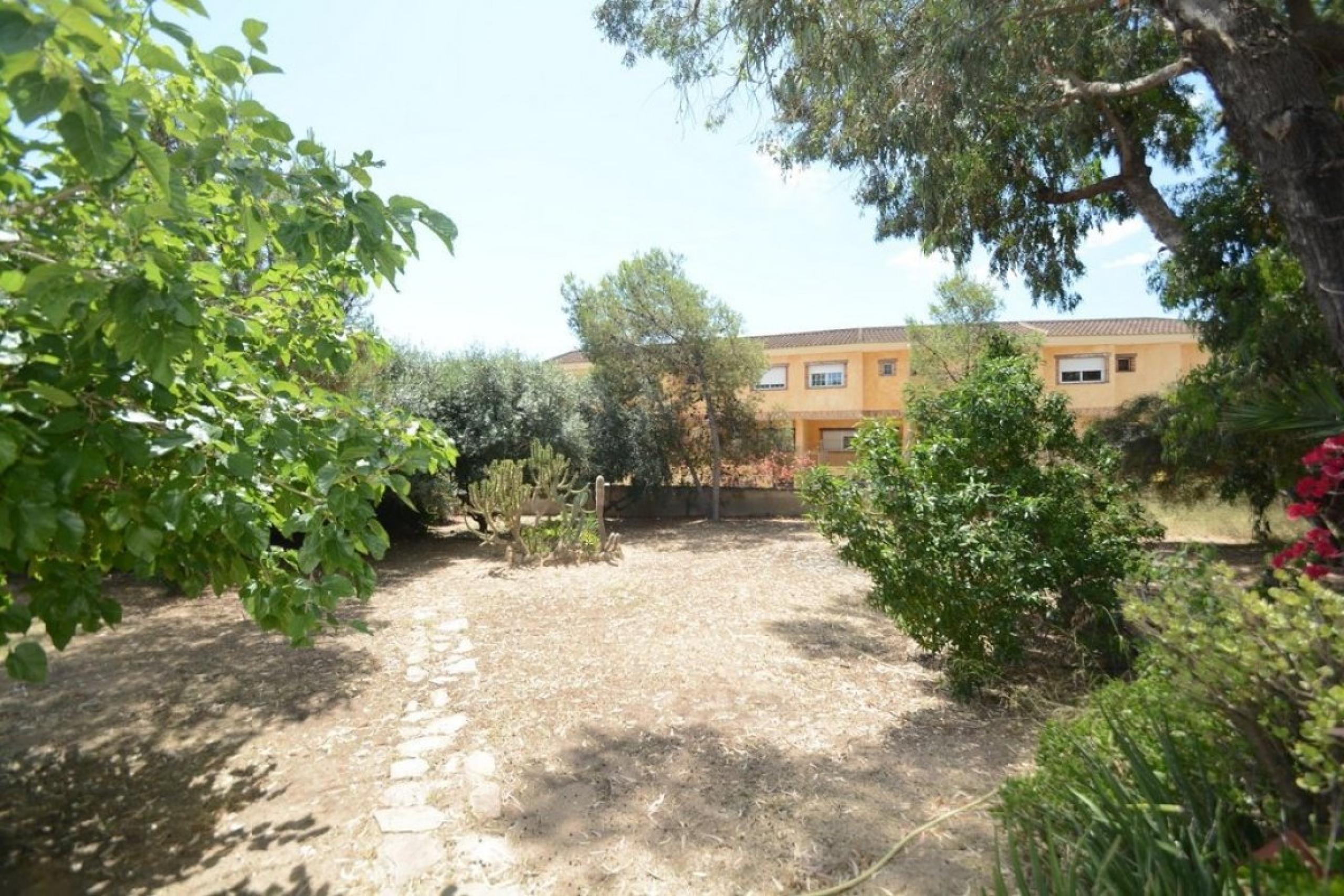 Terrain urbain de 1 000 m2. de surface sur le pèdre de la mort à Orihuela.