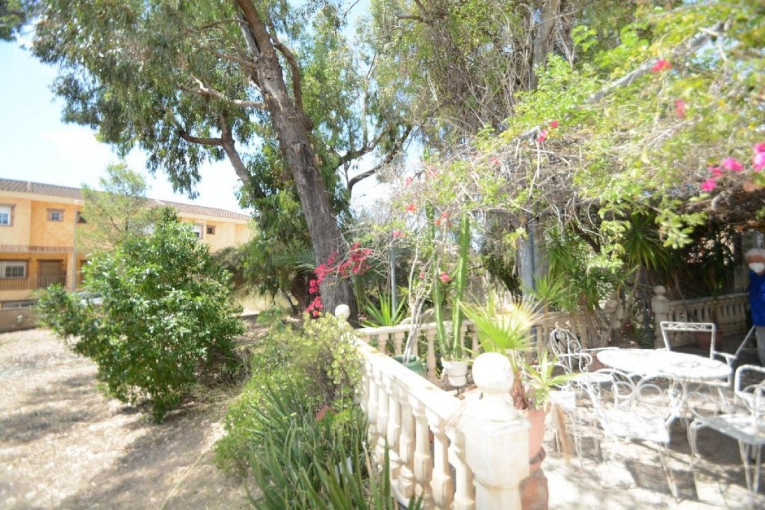 Terrain urbain de 1 000 m2. de surface sur le pèdre de la mort à Orihuela.