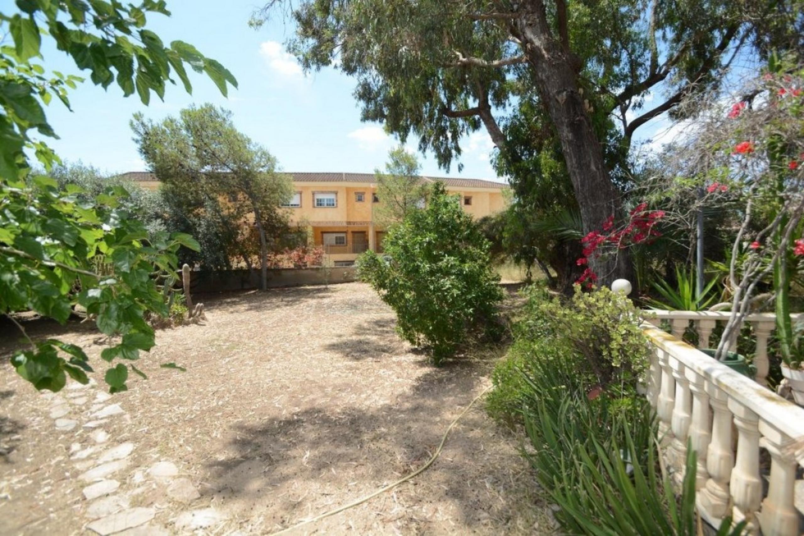 Terrain urbain de 1 000 m2. de surface sur le pèdre de la mort à Orihuela.