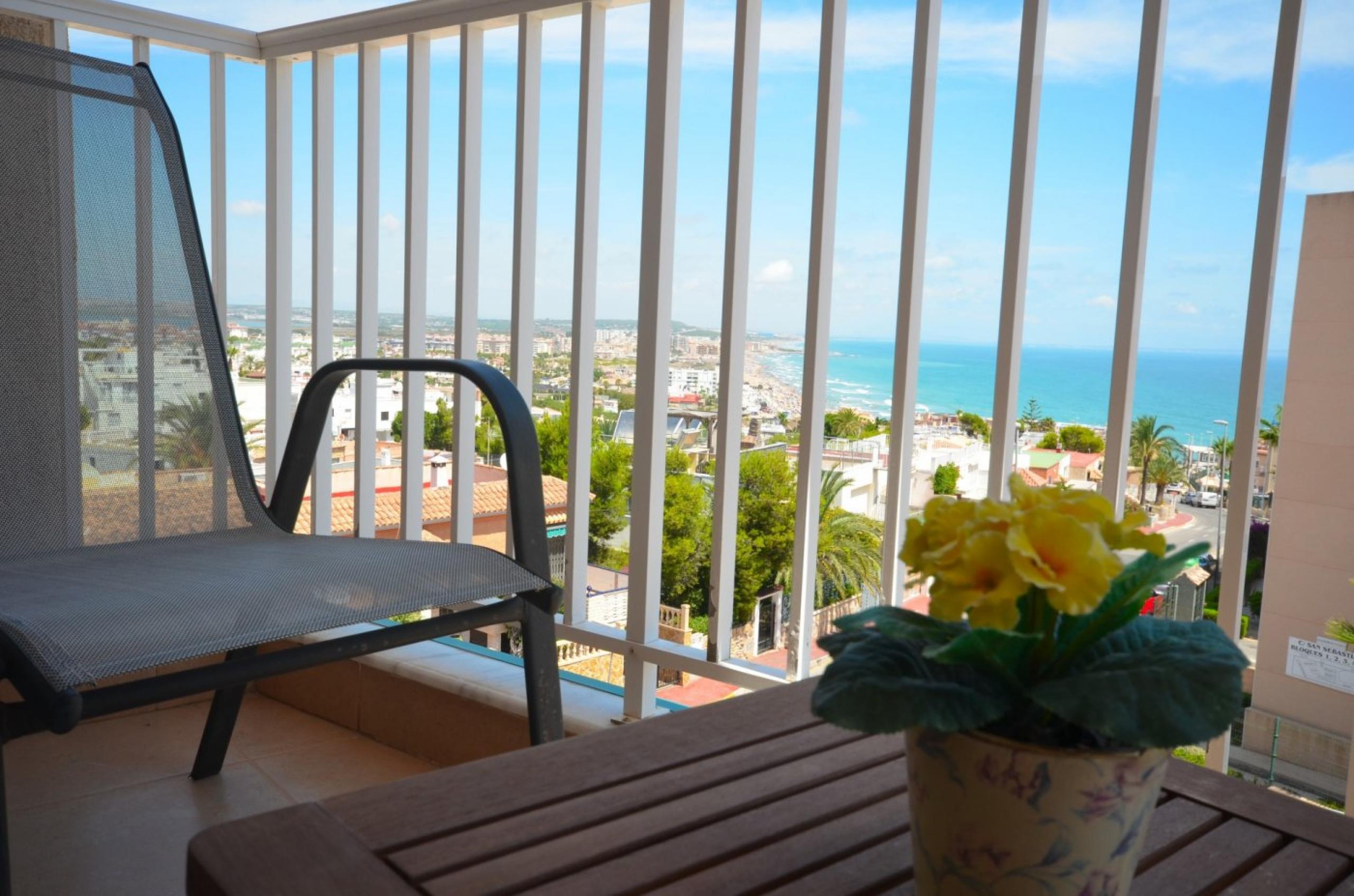 Vues panoramiques sur la plage de La Mata, 1 chambre et piscine communale