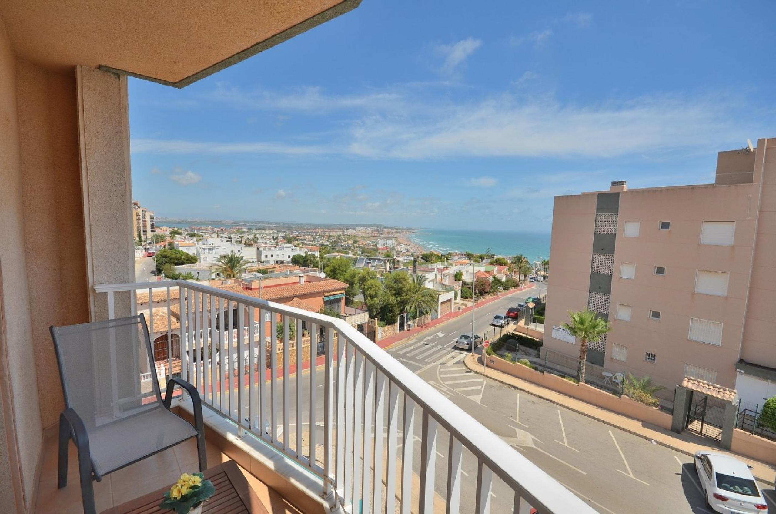 Vues panoramiques sur la plage de La Mata, 1 chambre et piscine communale