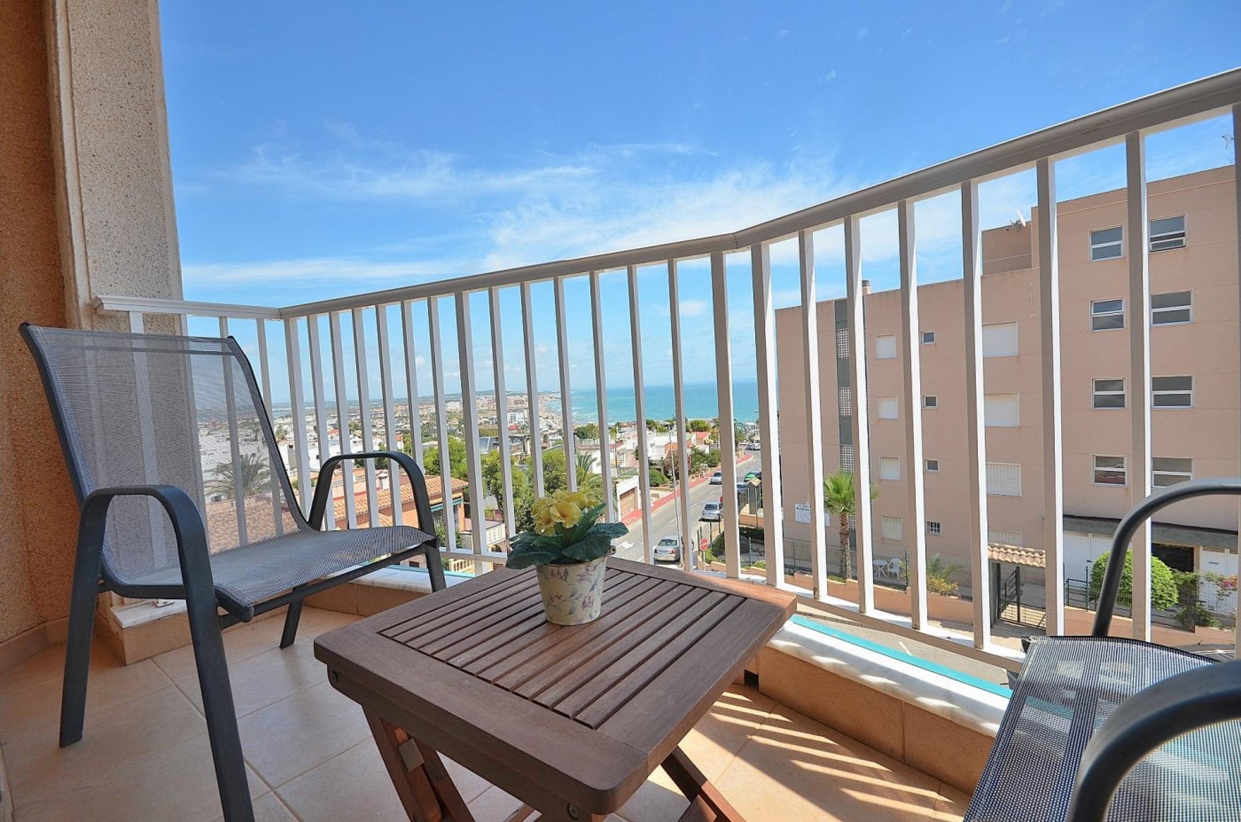 Vues panoramiques sur la plage de La Mata, 1 chambre et piscine communale