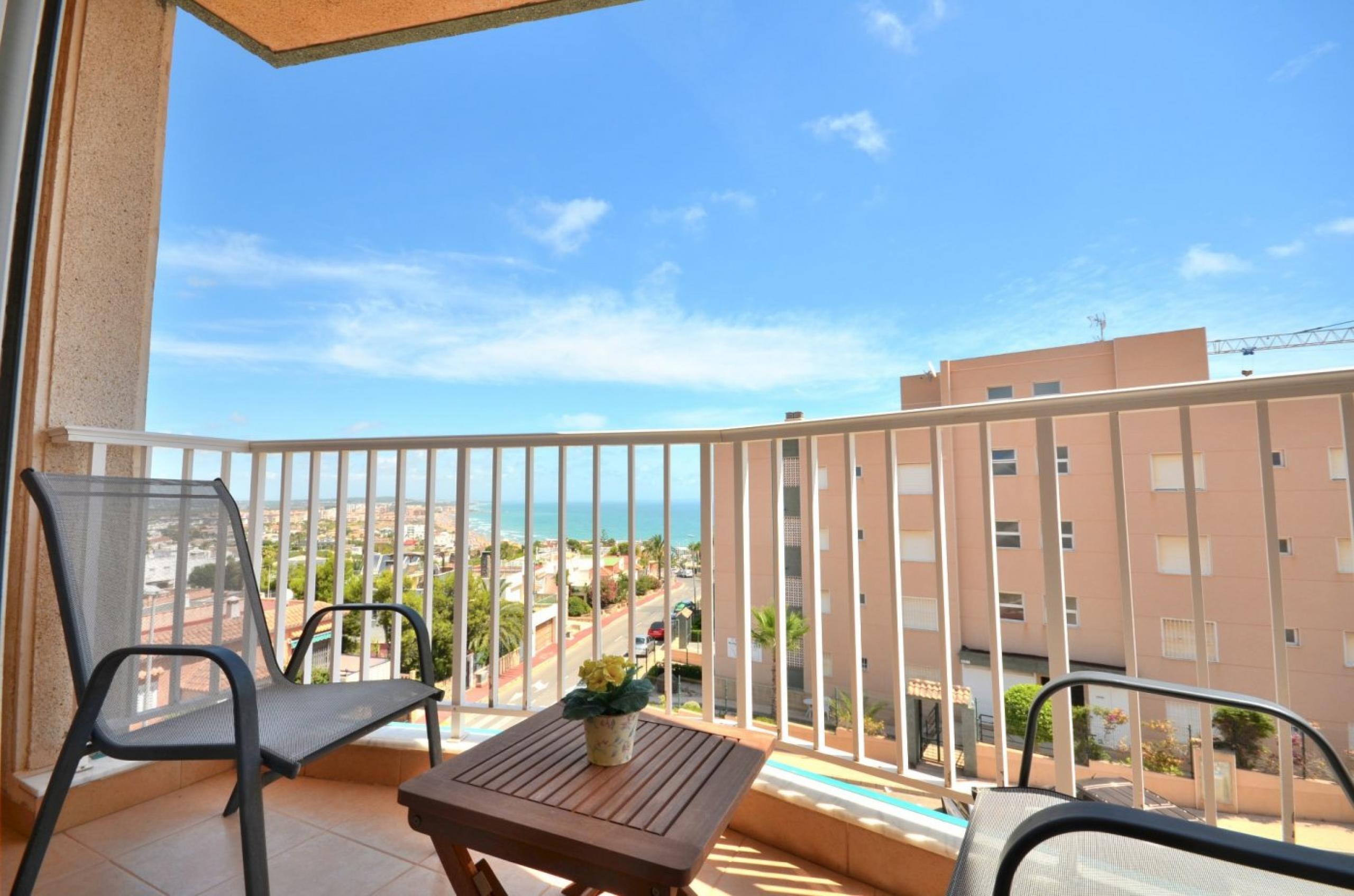 Vues panoramiques sur la plage de La Mata, 1 chambre et piscine communale