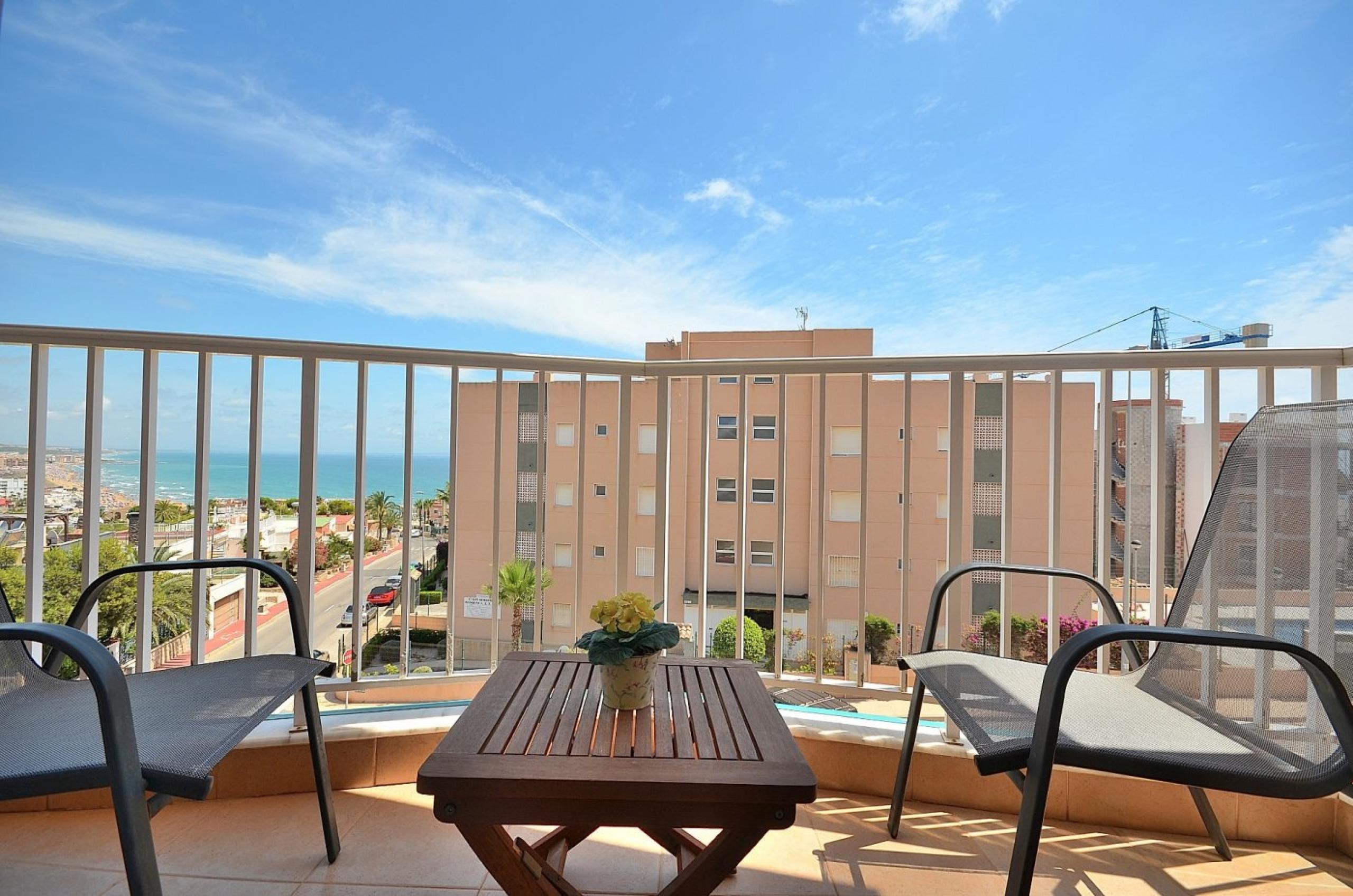 Vues panoramiques sur la plage de La Mata, 1 chambre et piscine communale