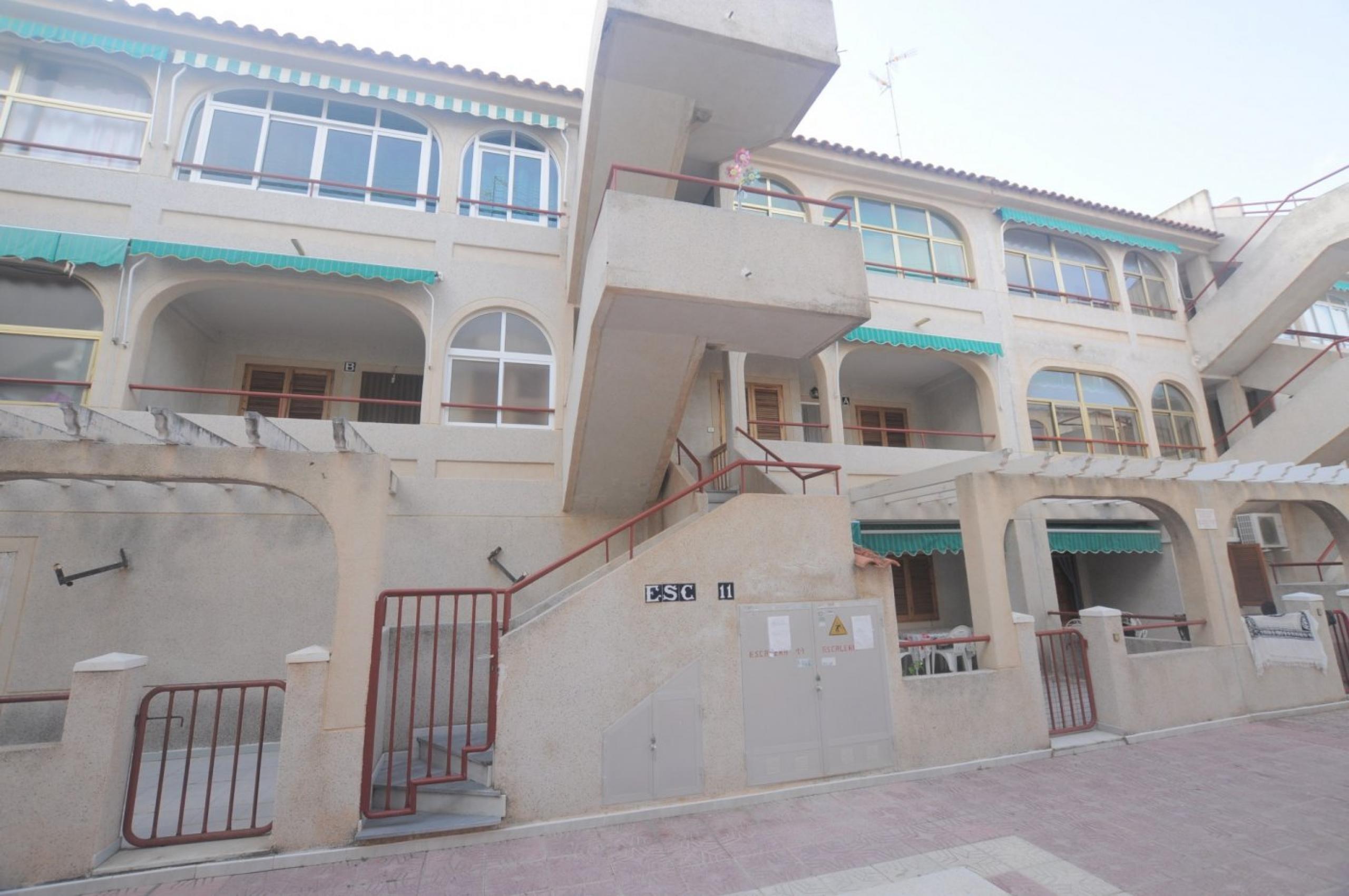 Centre de bungalow à l'étage élevé très proche de la mer et de la plage.