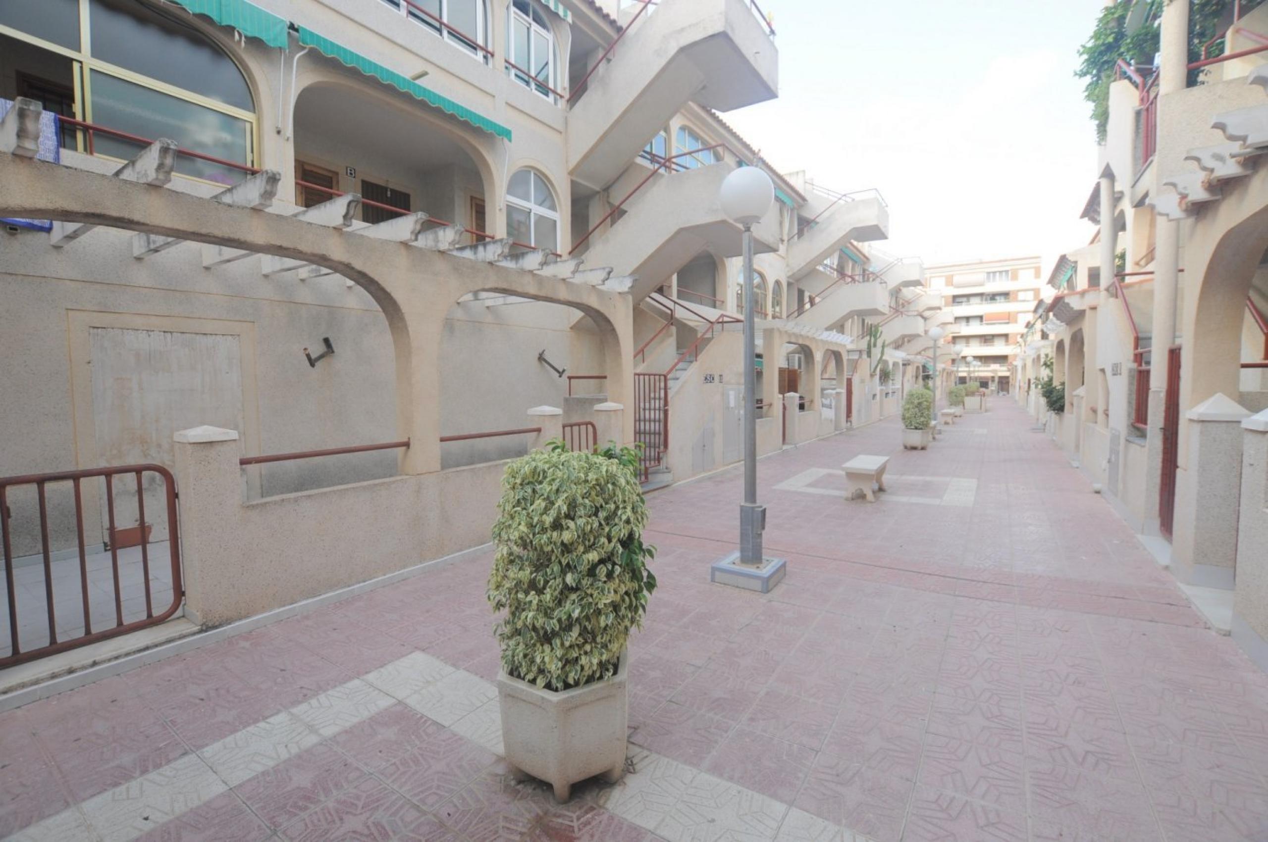 Centre de bungalow à l'étage élevé très proche de la mer et de la plage.