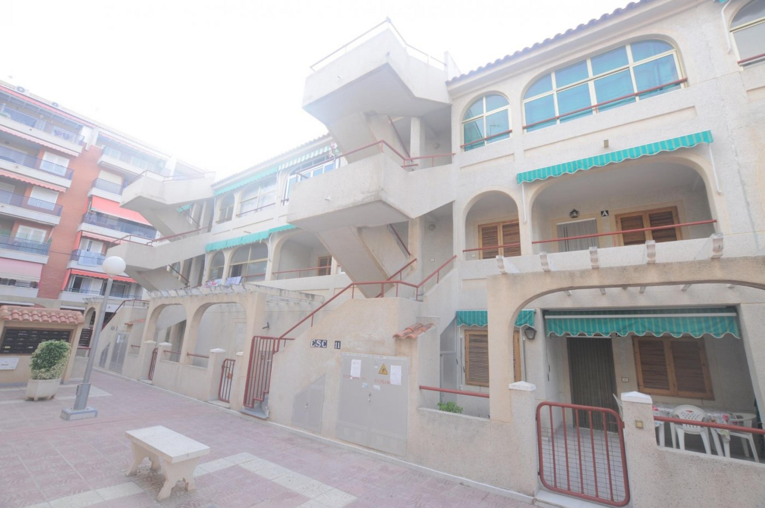 Centre de bungalow à l'étage élevé très proche de la mer et de la plage.