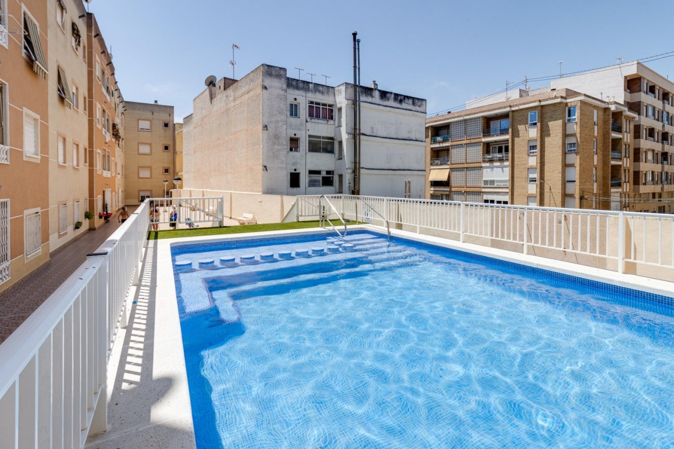 Logement de 2 chambres + 1 Baßo + piscine, à Guardamar del Segura.