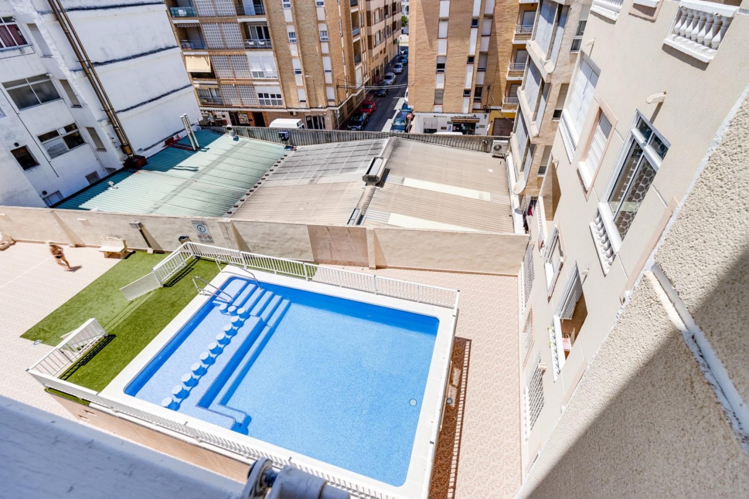 Logement de 2 chambres + 1 Baßo + piscine, à Guardamar del Segura.