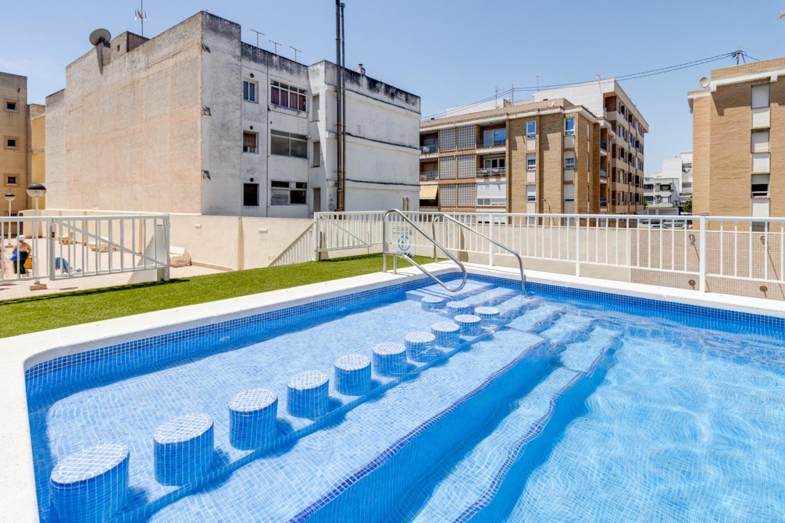 Logement de 2 chambres + 1 Baßo + piscine, à Guardamar del Segura.