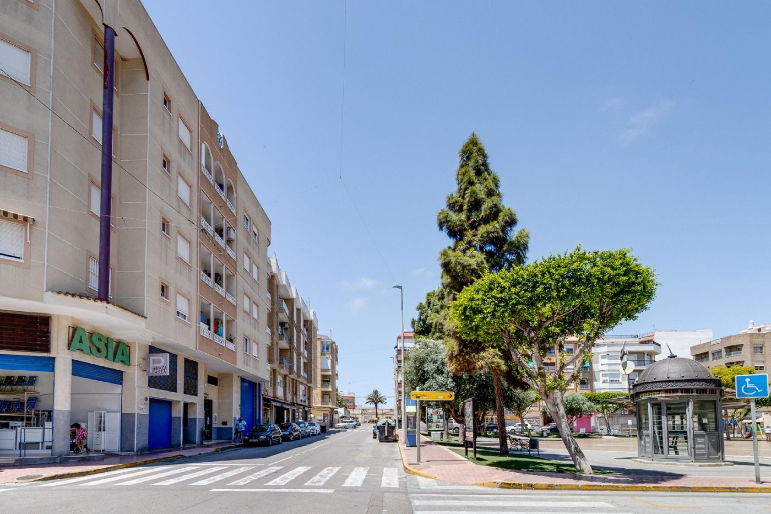 Logement de 2 chambres + 1 Baßo + piscine, à Guardamar del Segura.