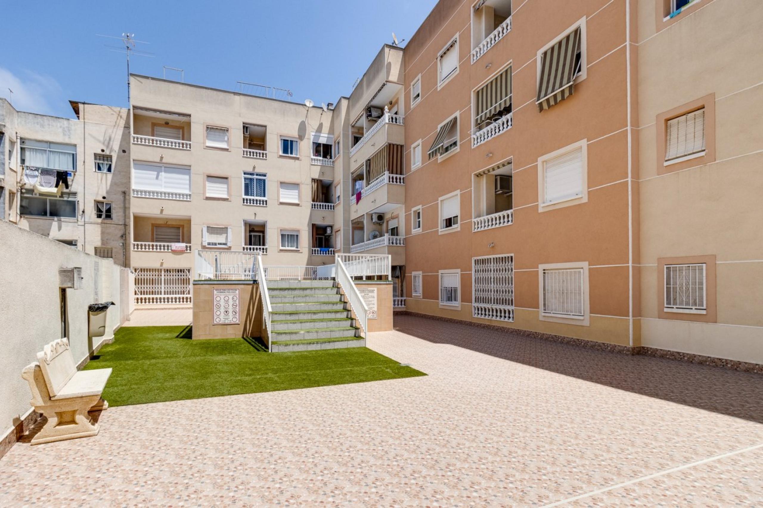 Logement de 2 chambres + 1 Baßo + piscine, à Guardamar del Segura.