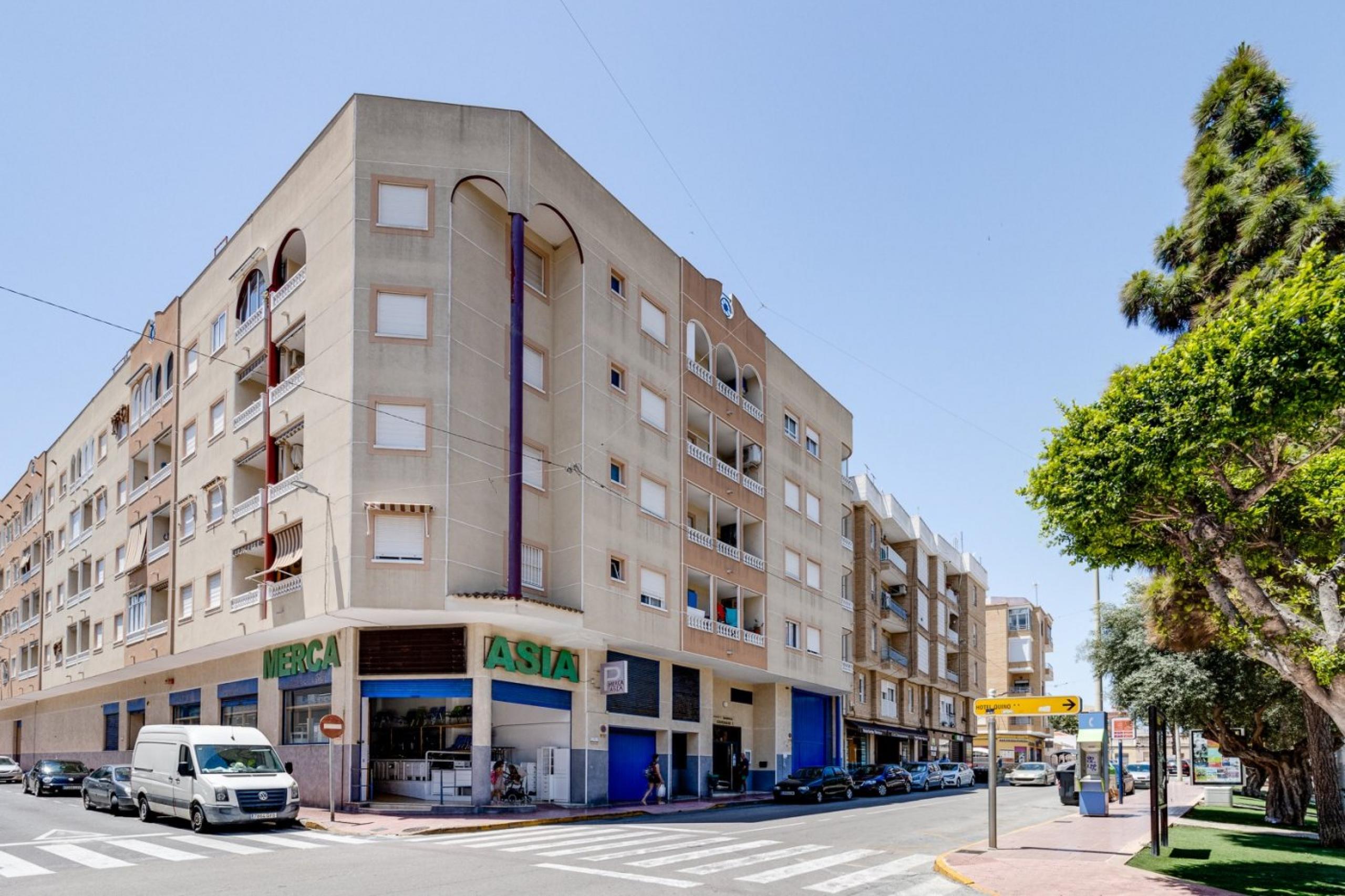 Logement de 2 chambres + 1 Baßo + piscine, à Guardamar del Segura.