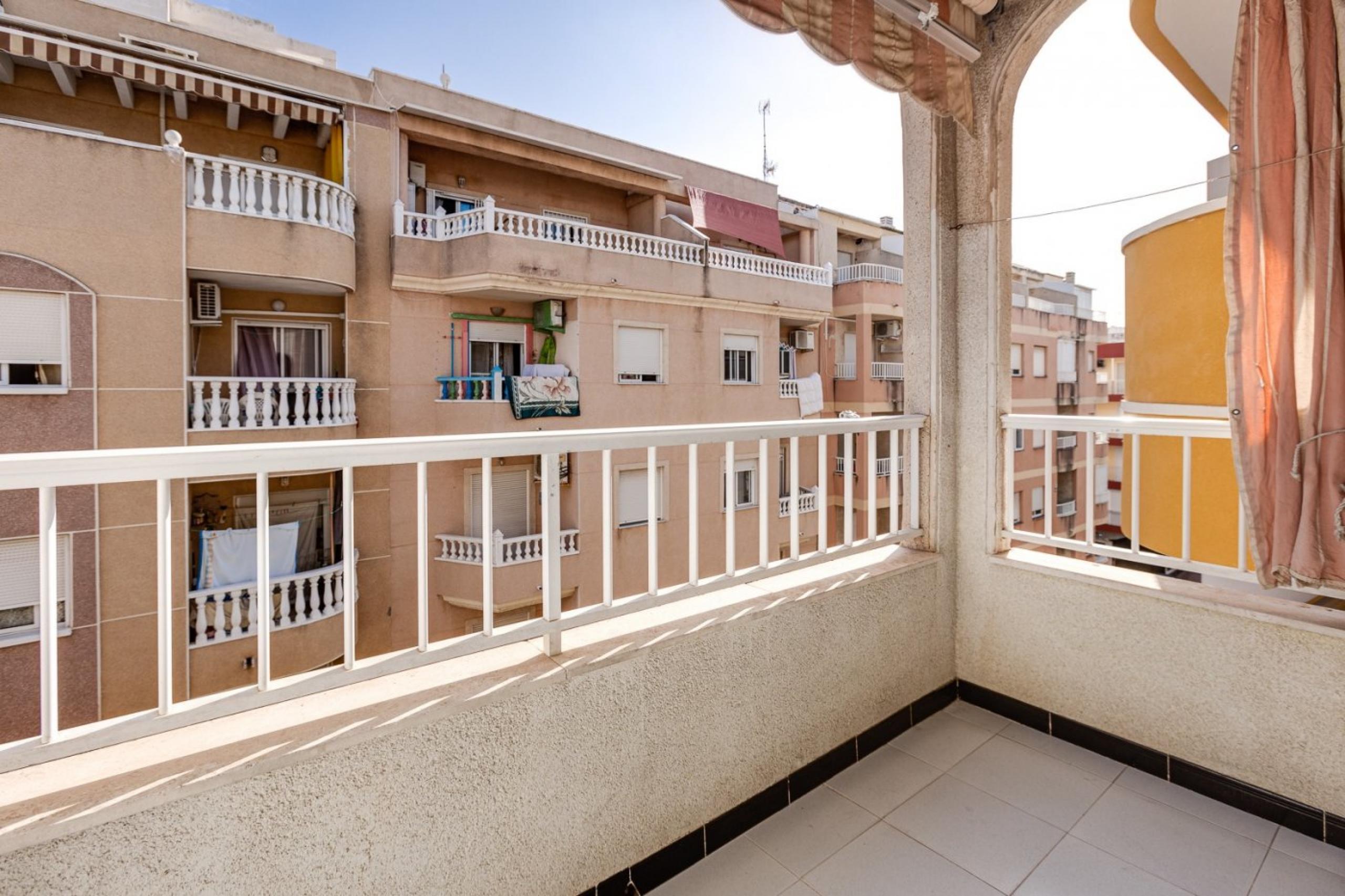 Il vend un bel appartement exposé sud sur la plage de la cure.