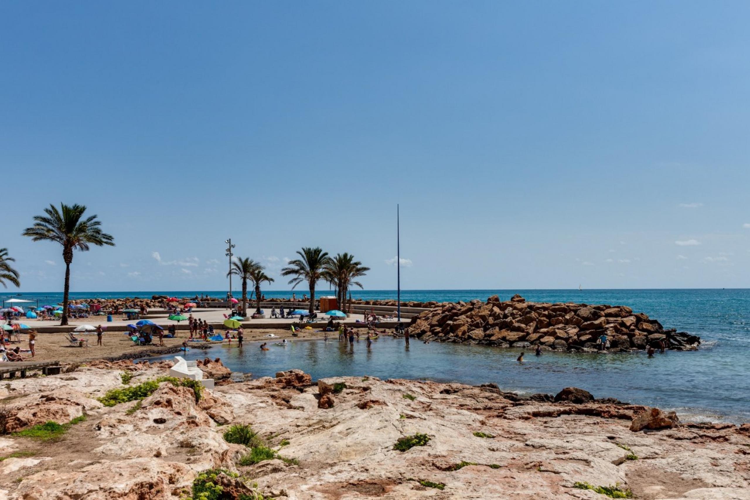 Appartement à côté de toutes sortes de services et à proximité de la plage