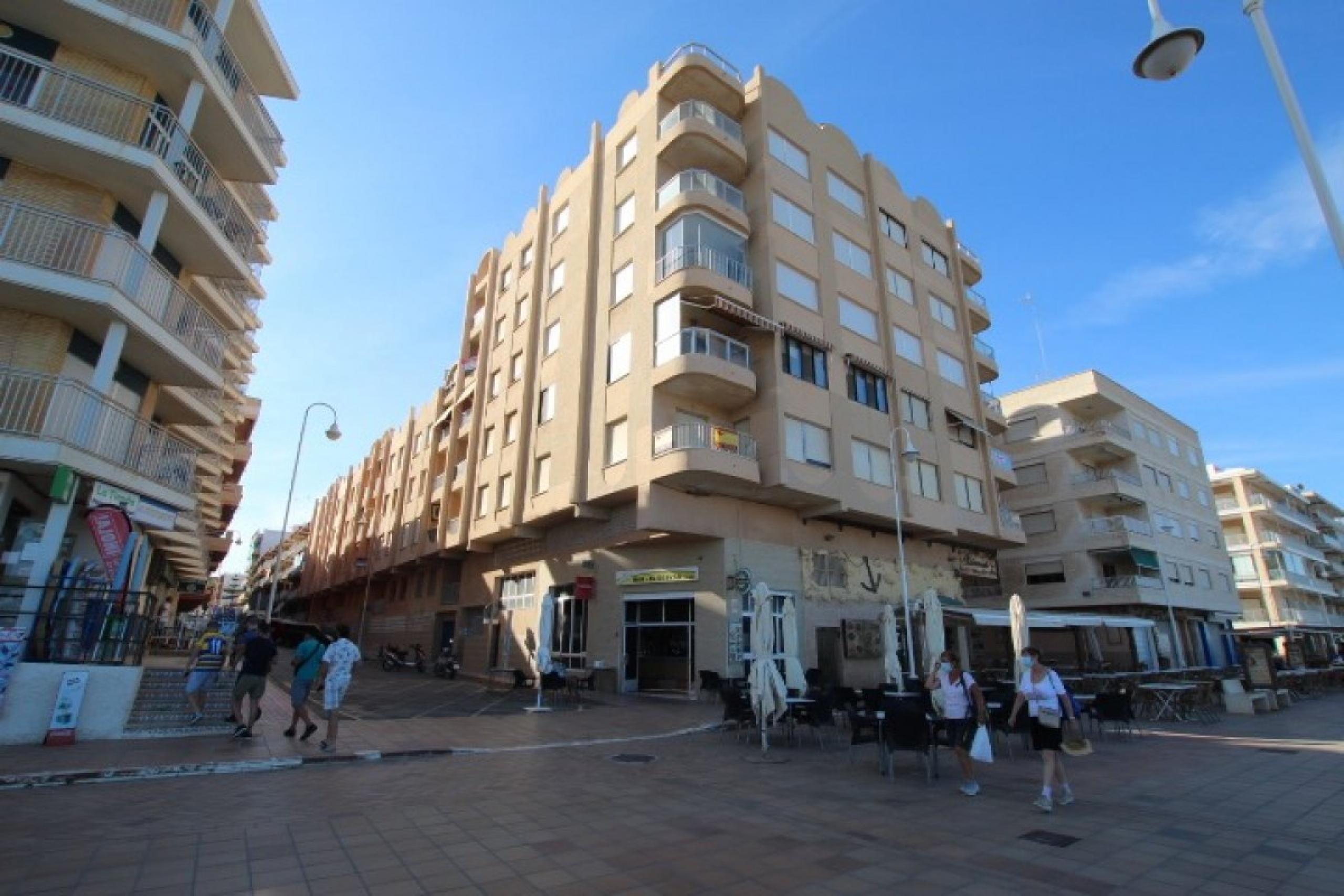 Appartement 3 chambres rénové sur la première ligne de Guardamar Beach