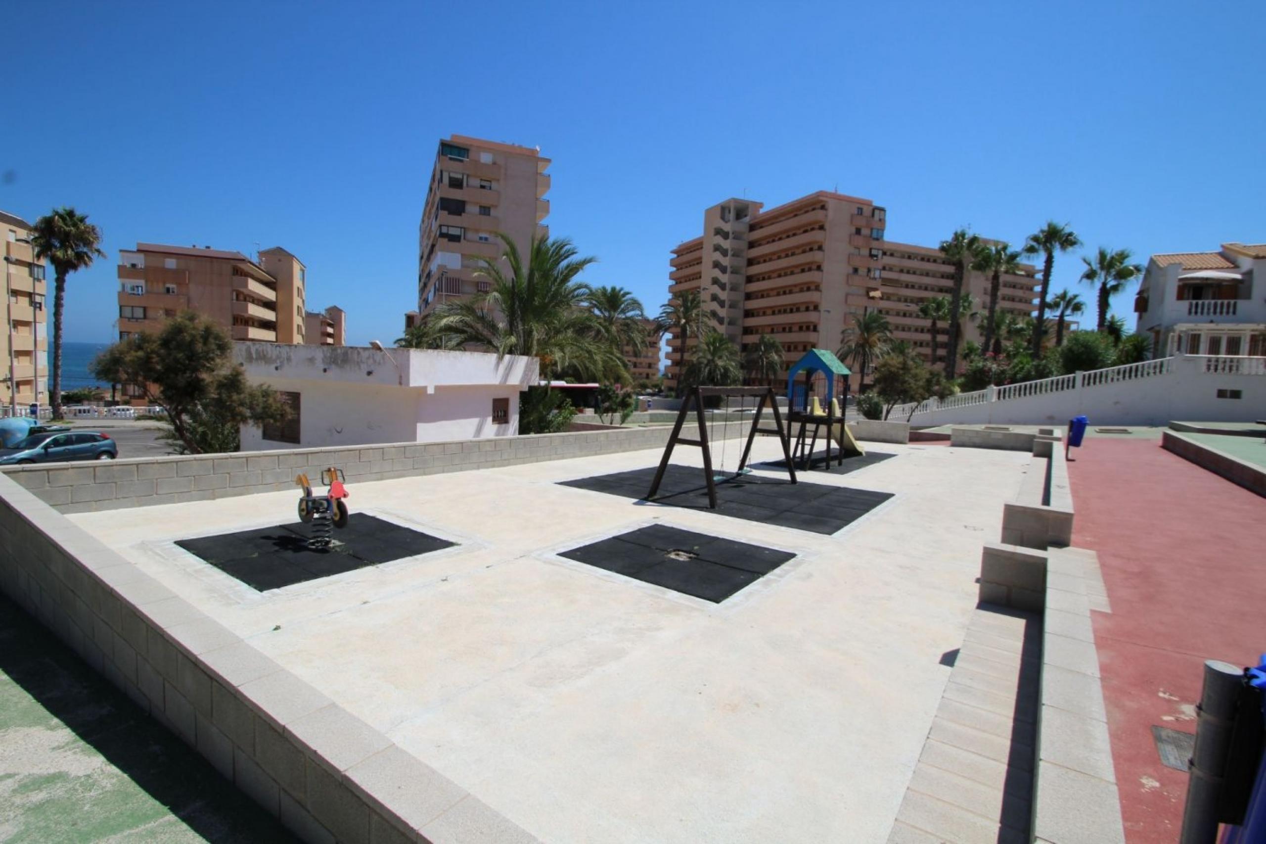 Maison de ville à «La Mata» avec piscine commune
