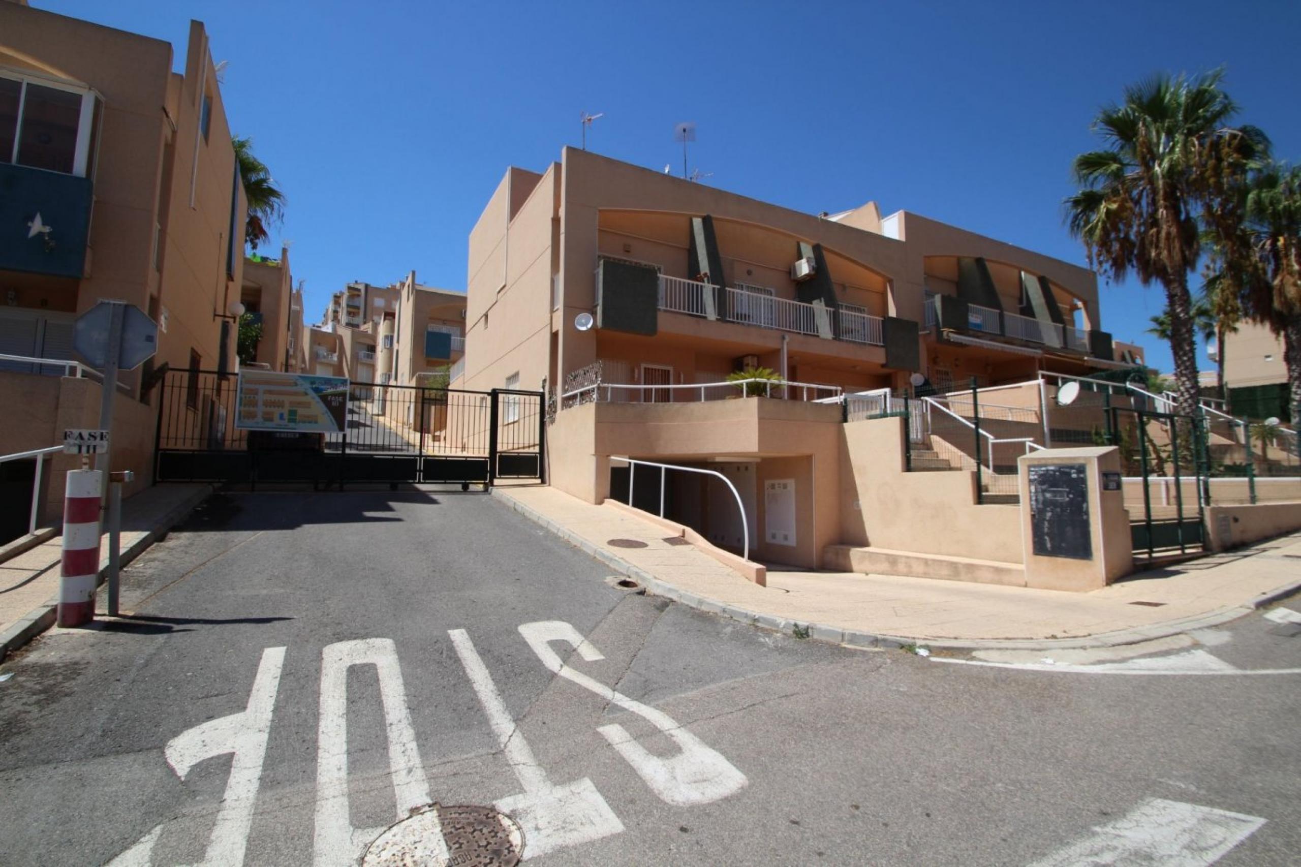 Maison de ville à «La Mata» avec piscine commune