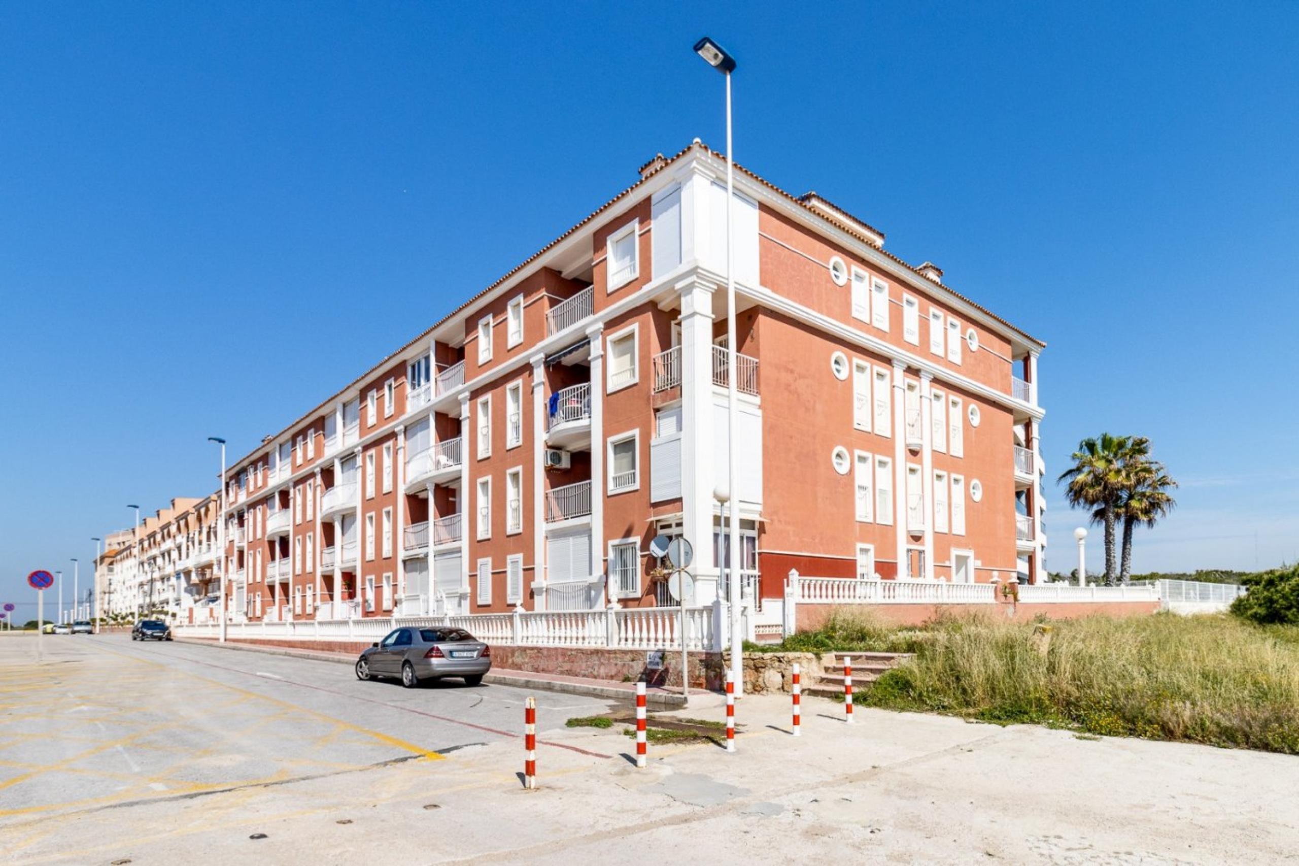 Rez-de-chaussée au sud à 100 m de la plage de La Mata