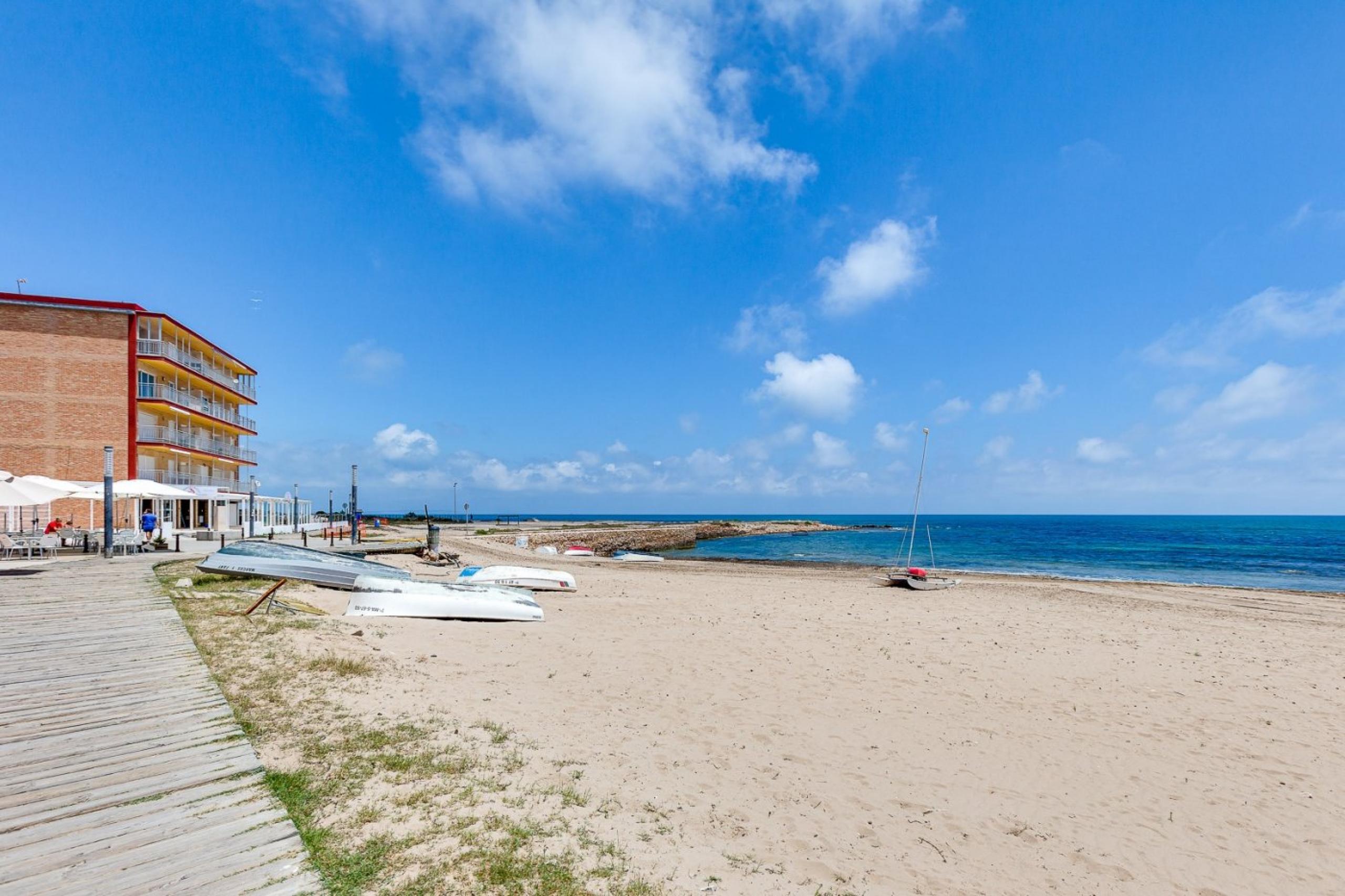 Rez-de-chaussée au sud à 100 m de la plage de La Mata