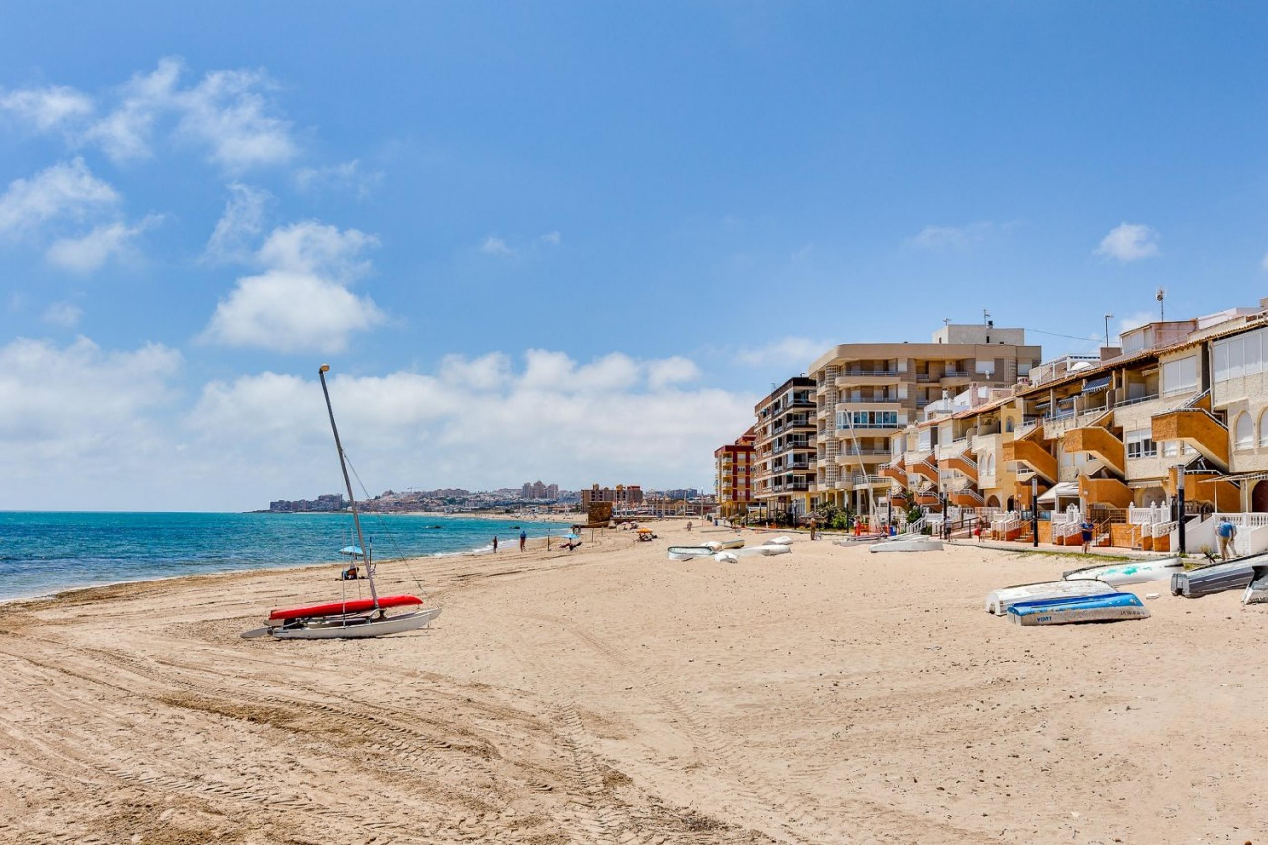 Rez-de-chaussée au sud à 100 m de la plage de La Mata