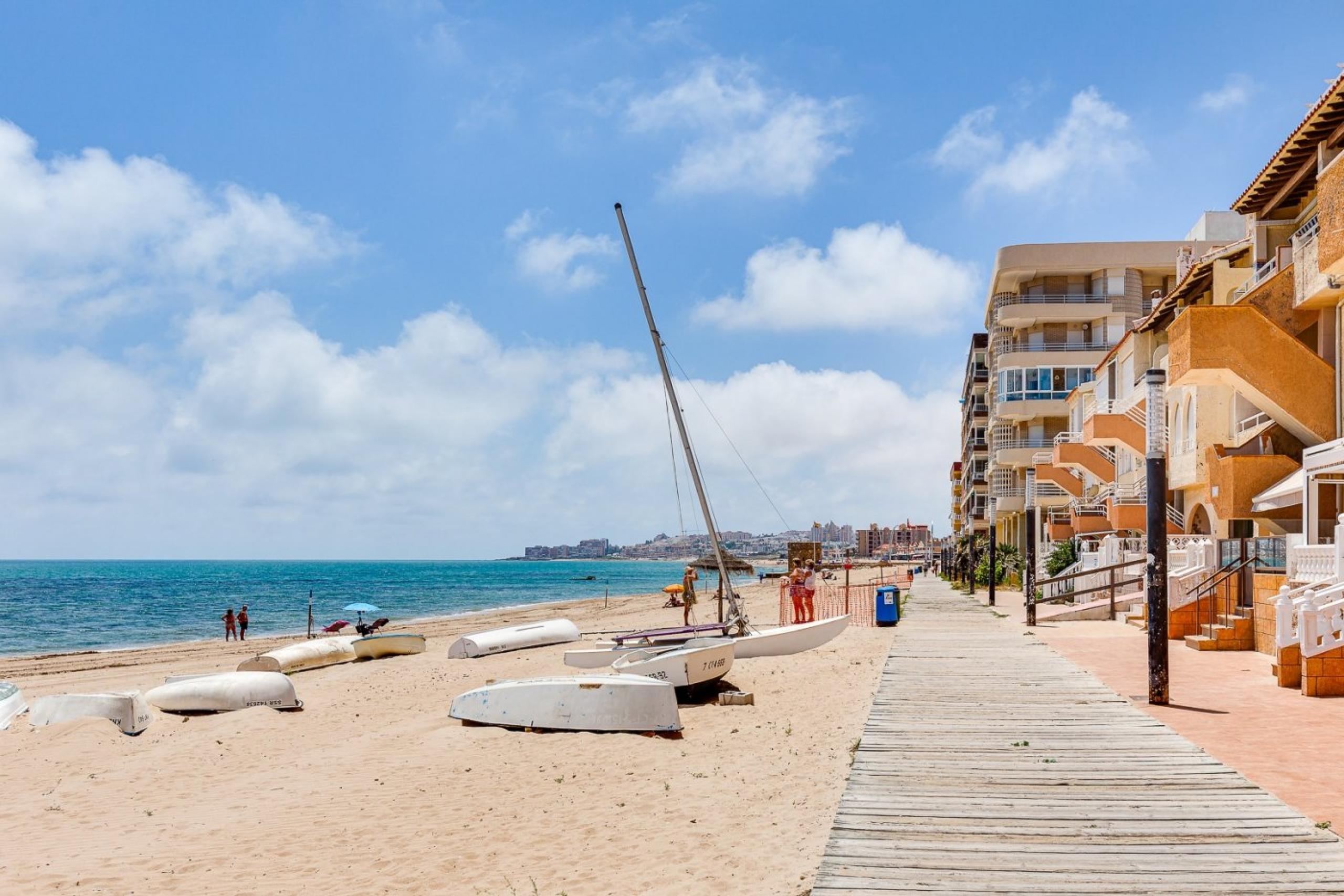 Rez-de-chaussée au sud à 100 m de la plage de La Mata