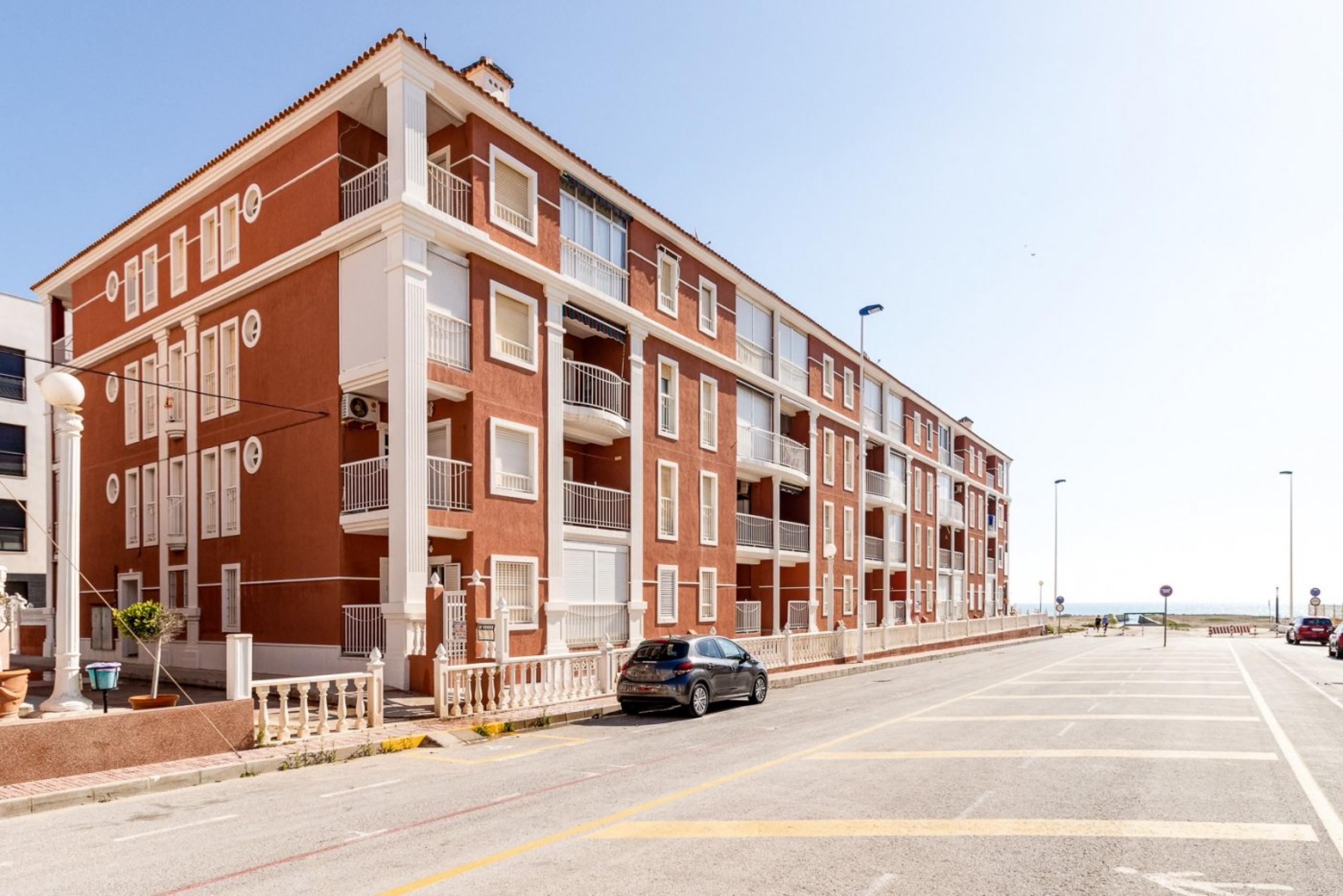 Rez-de-chaussée au sud à 100 m de la plage de La Mata