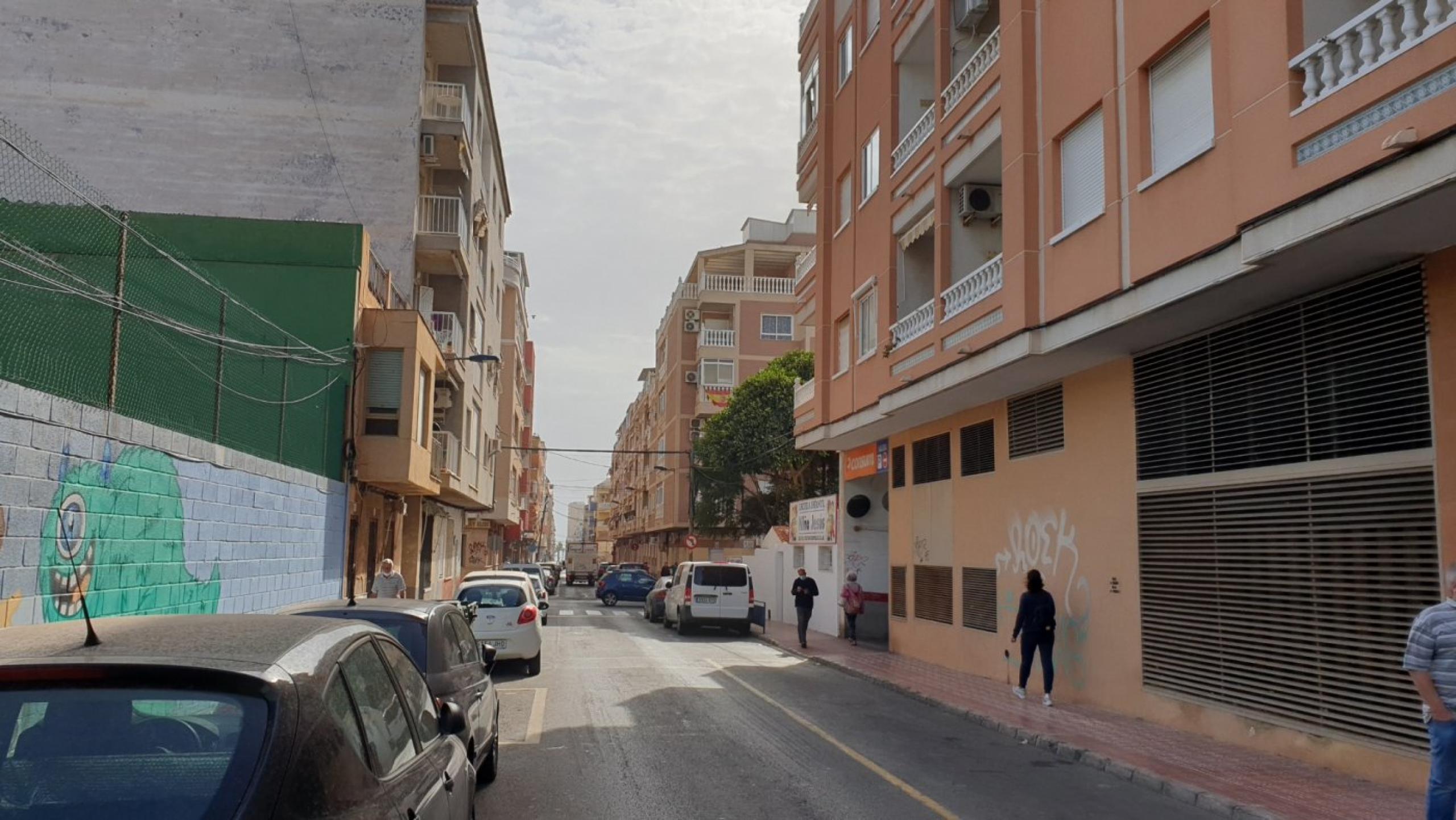 Ãtico avec une terrasse résidentielle avec piscine à 800 m de la plage à Torrevieja