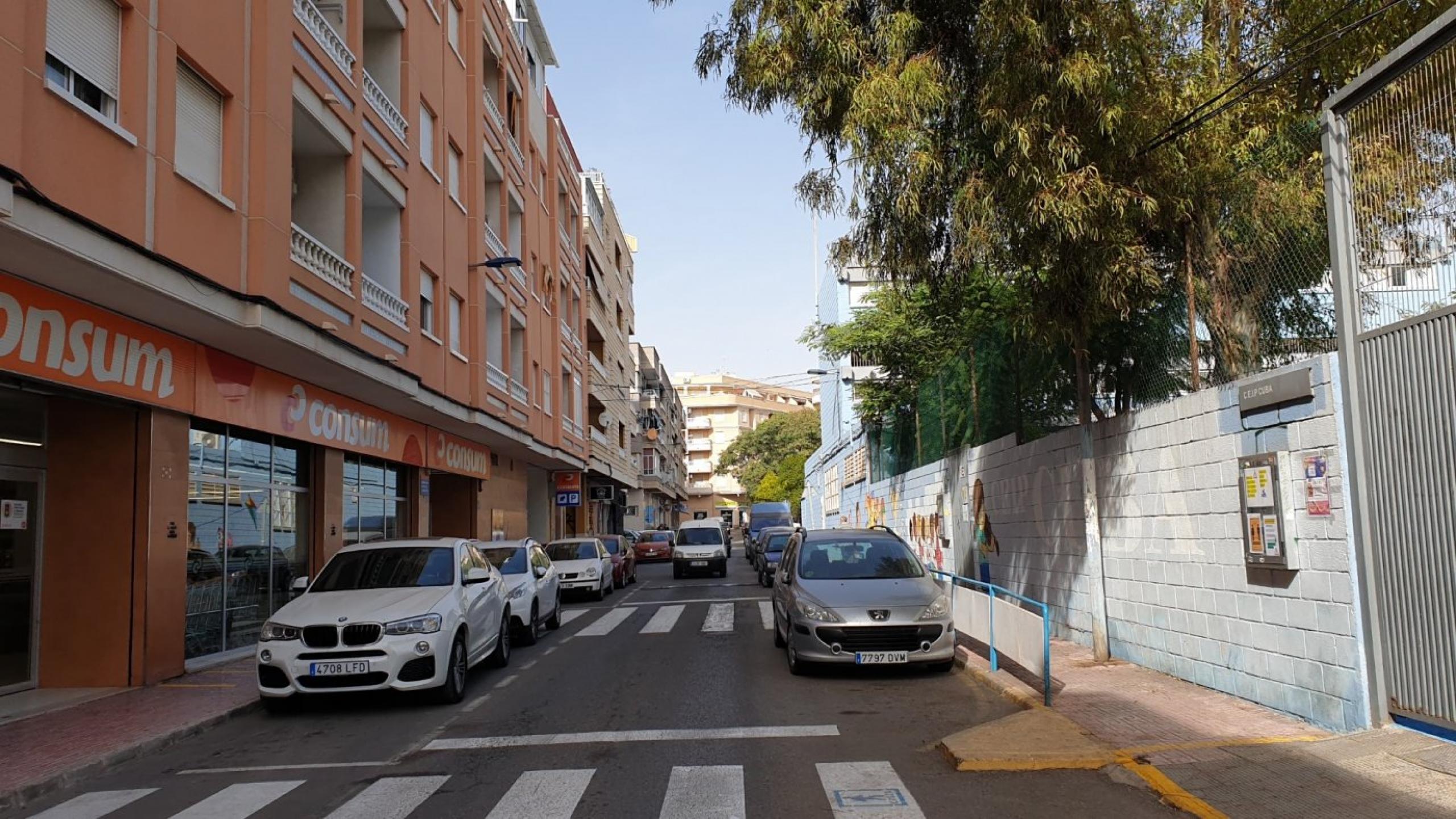 Ãtico avec une terrasse résidentielle avec piscine à 800 m de la plage à Torrevieja