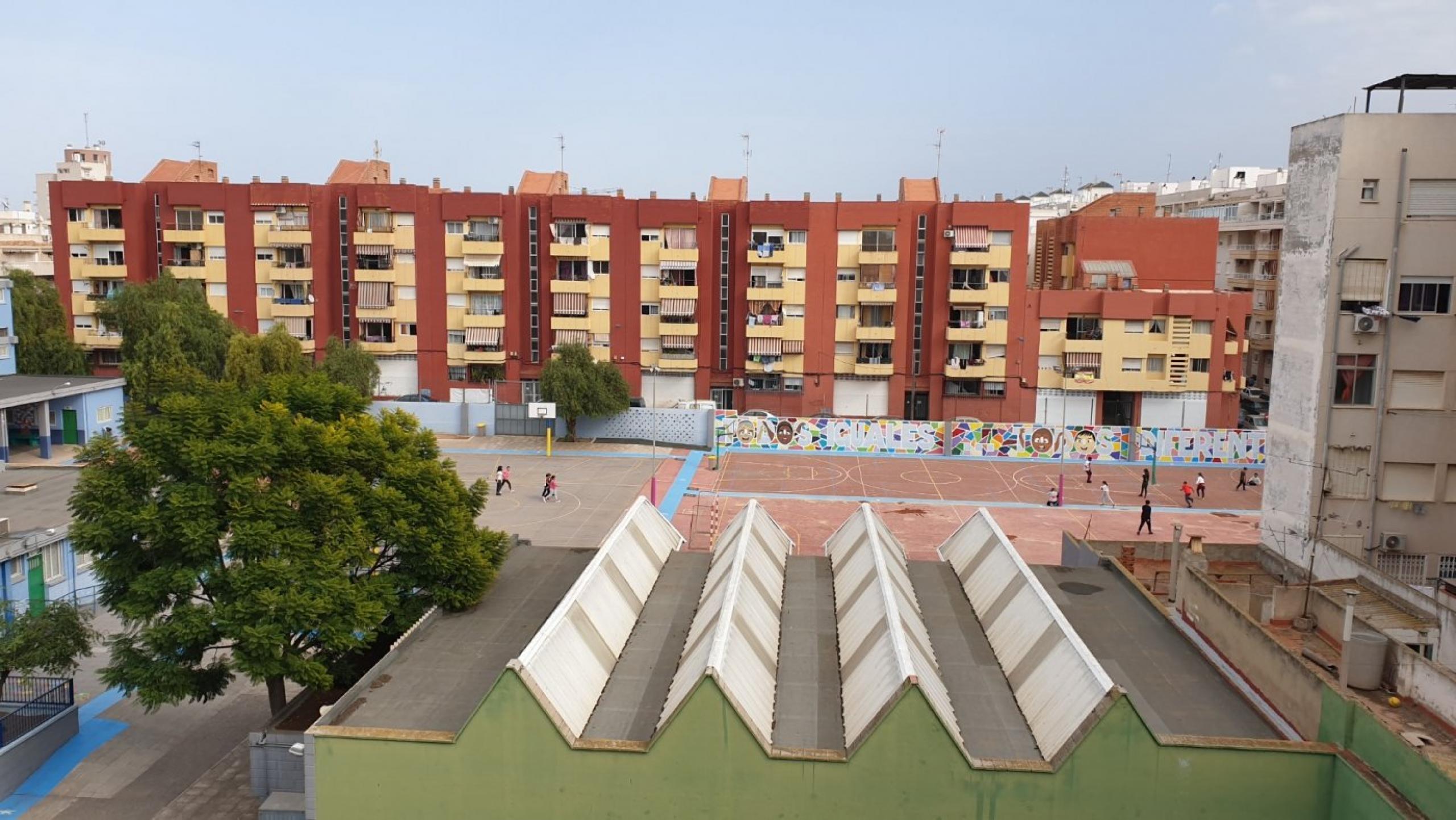 Ãtico avec une terrasse résidentielle avec piscine à 800 m de la plage à Torrevieja