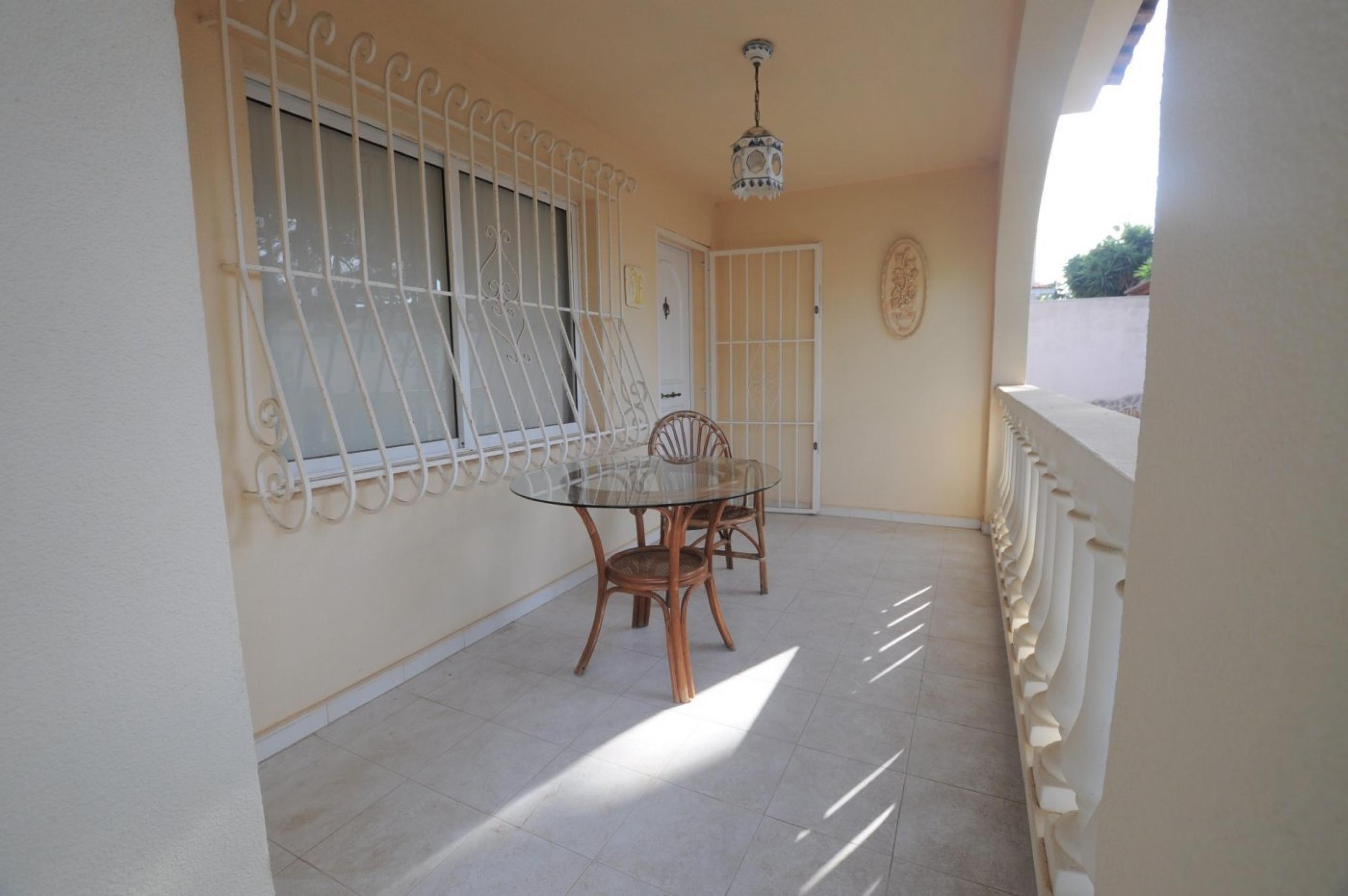 Villa jumelée avec propre piscine sur les balcons de Torrevieja