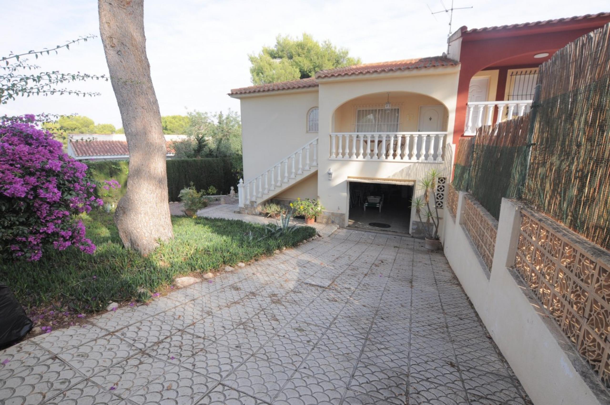 Villa jumelée avec propre piscine sur les balcons de Torrevieja