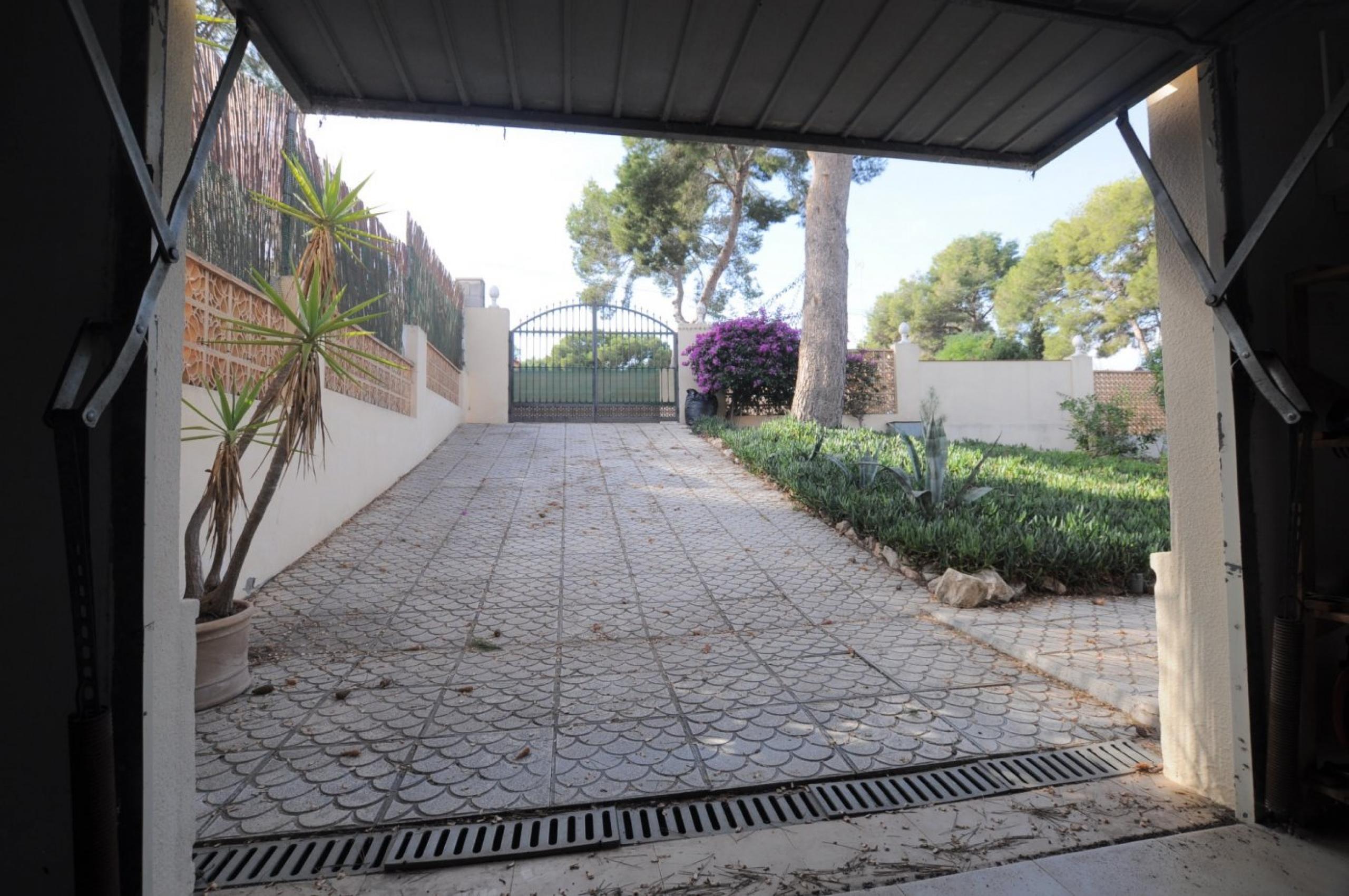 Villa jumelée avec propre piscine sur les balcons de Torrevieja