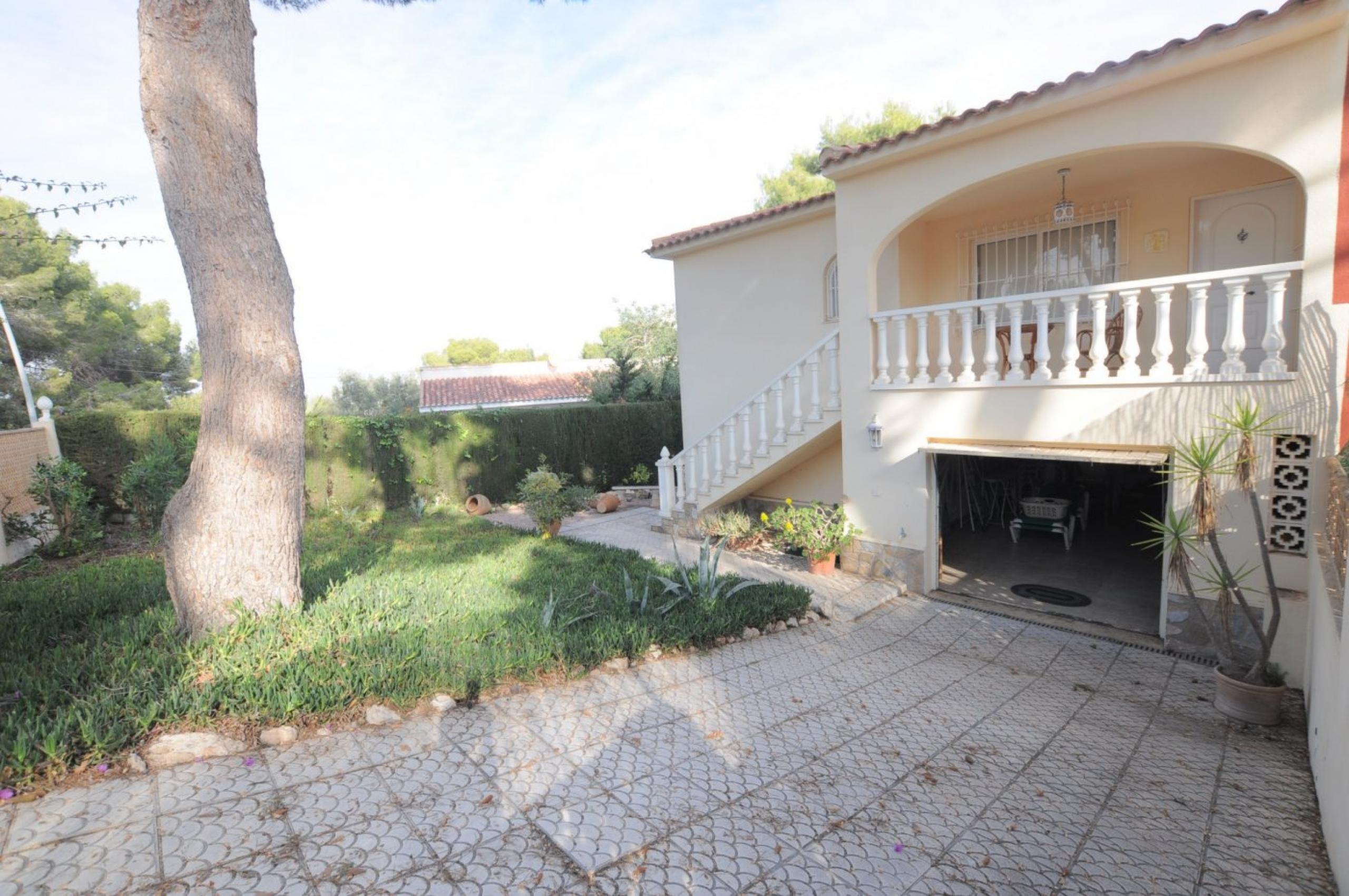 Villa jumelée avec propre piscine sur les balcons de Torrevieja