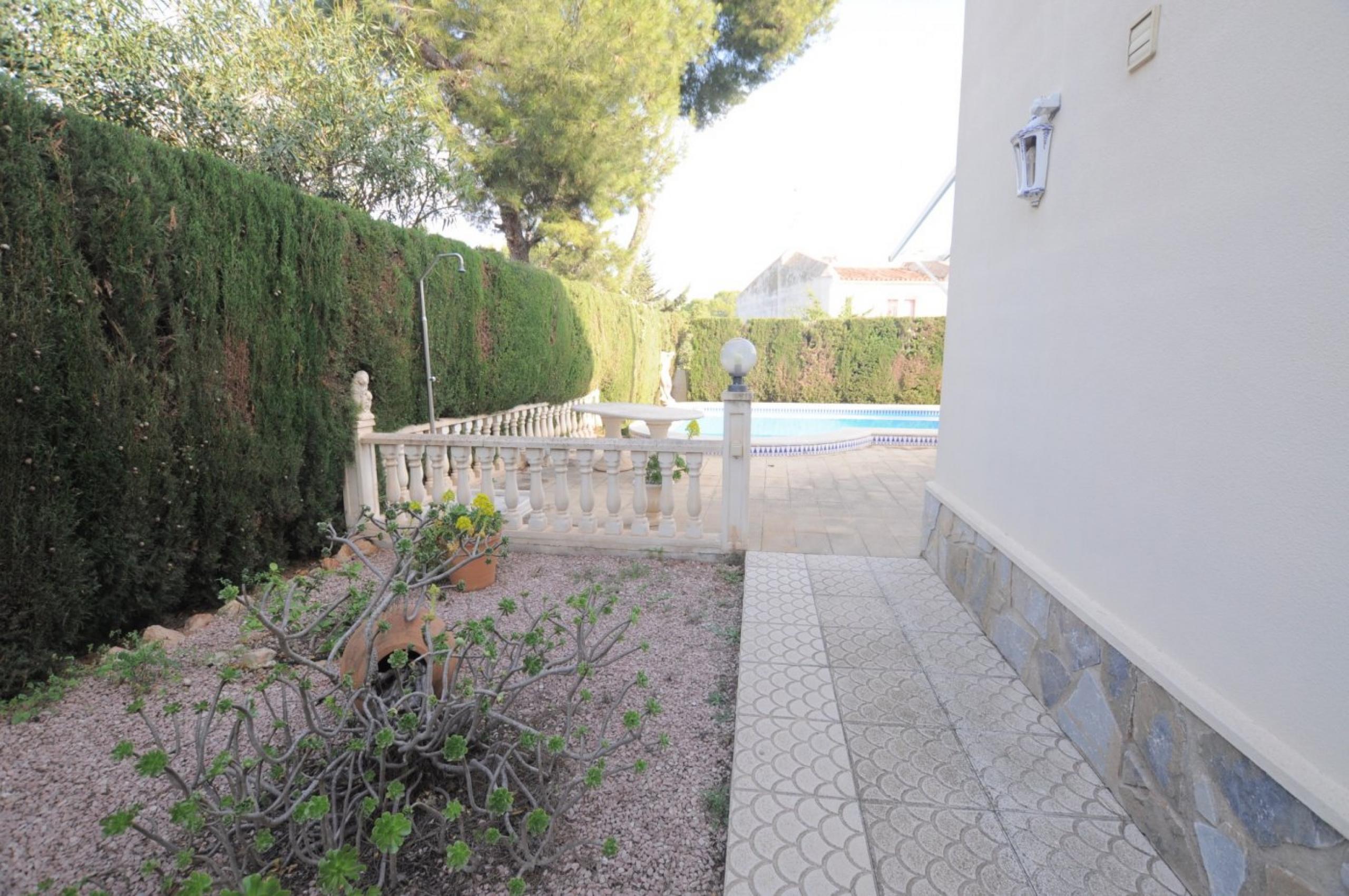 Villa jumelée avec propre piscine sur les balcons de Torrevieja