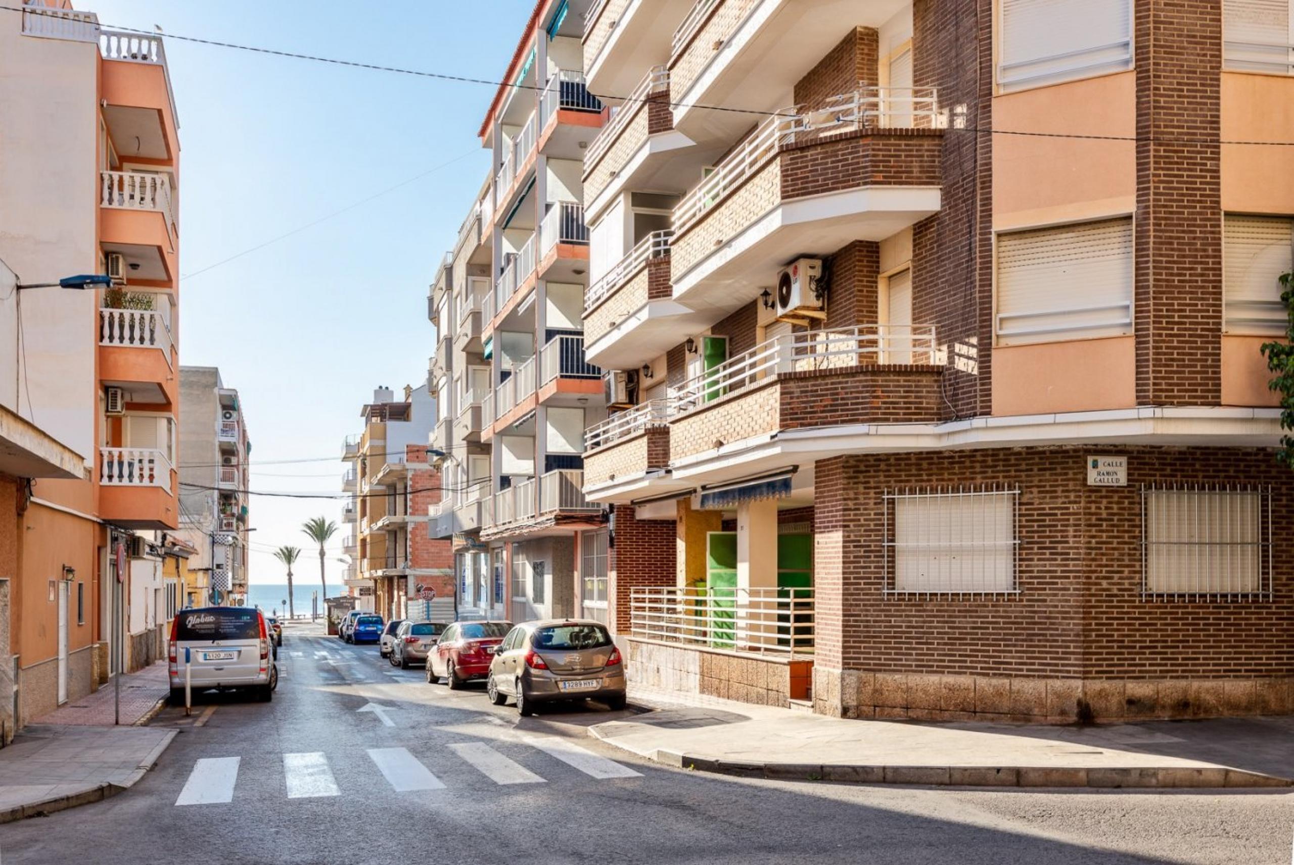 Super spacieux et surplombant la mer