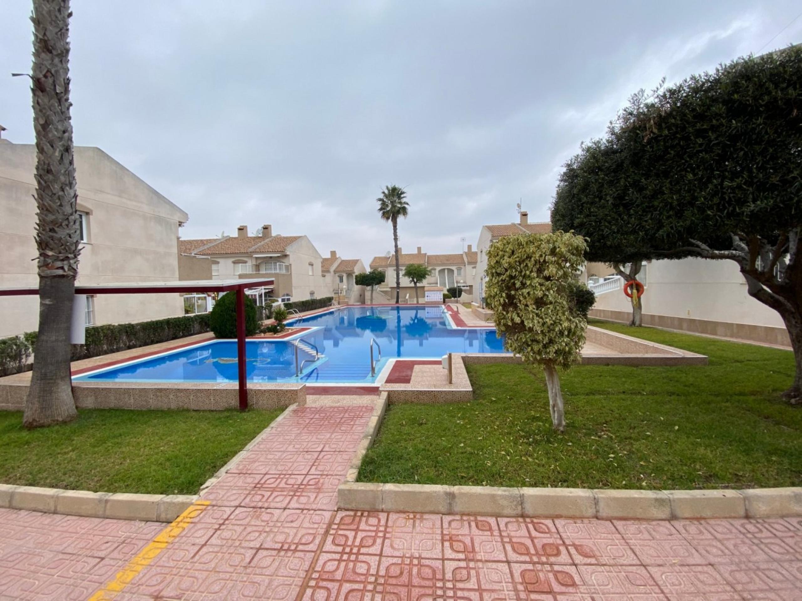 Magnifique bungalow au dernier étage avec 2 terrasses et vue sur la piscine