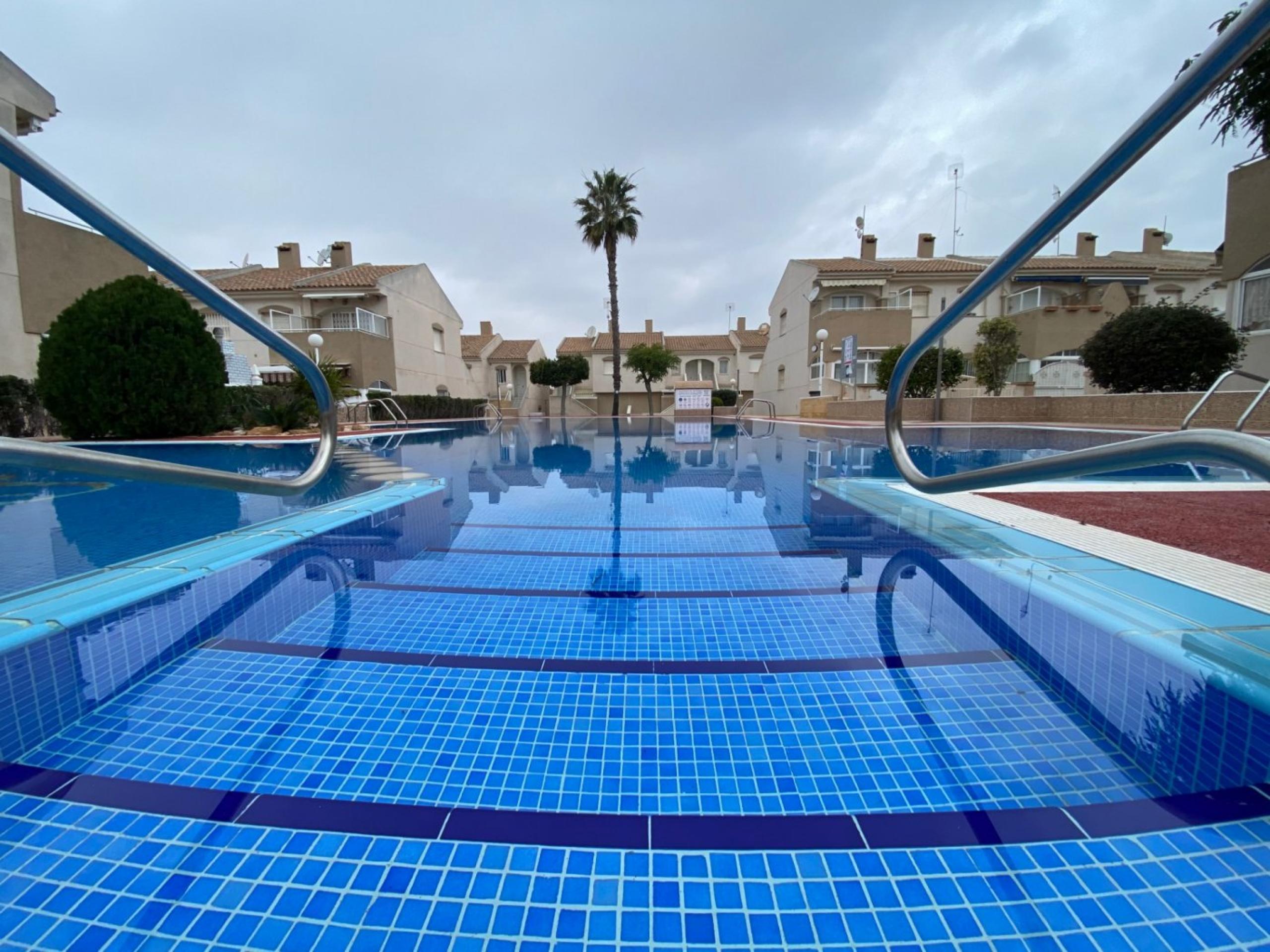 Magnifique bungalow au dernier étage avec 2 terrasses et vue sur la piscine