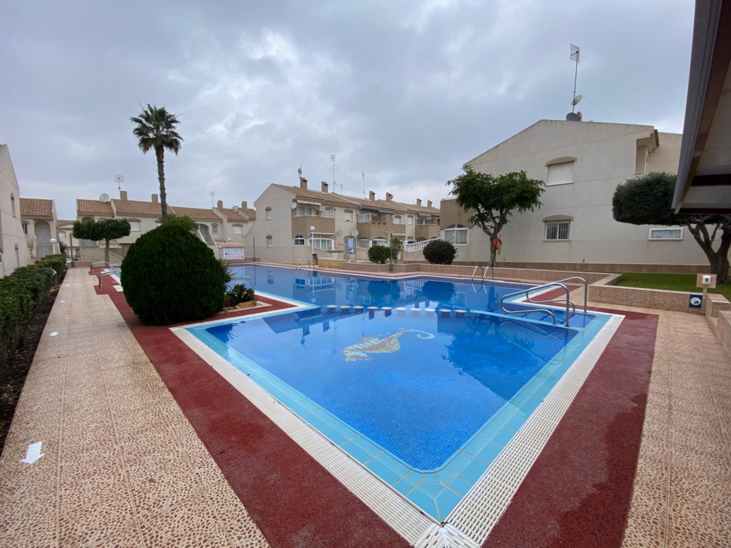 Magnifique bungalow au dernier étage avec 2 terrasses et vue sur la piscine