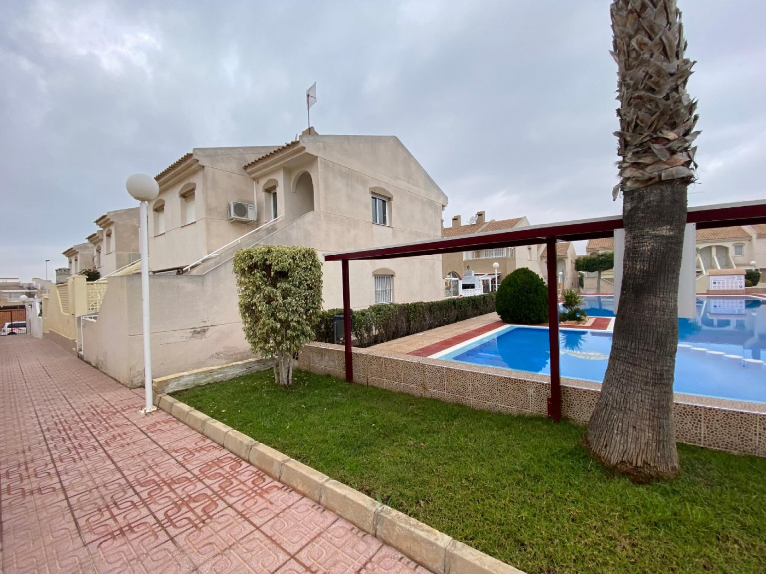 Magnifique bungalow au dernier étage avec 2 terrasses et vue sur la piscine