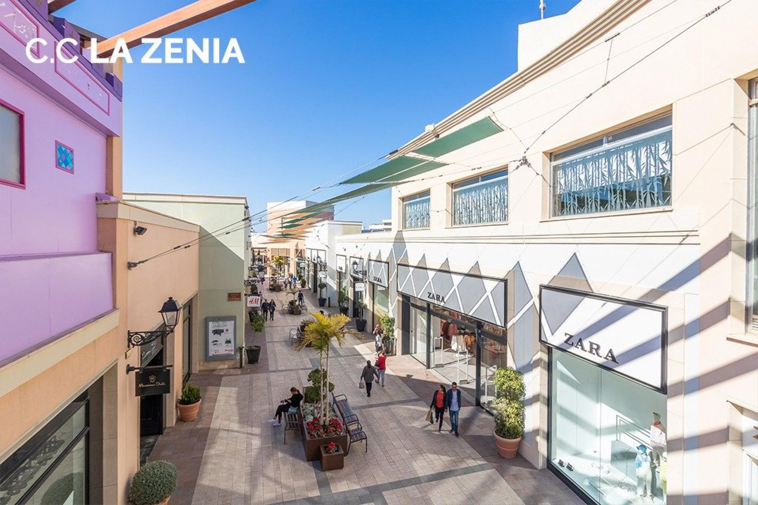 Rez-de-chaussée avec grande terrasse à Playa Flamenca