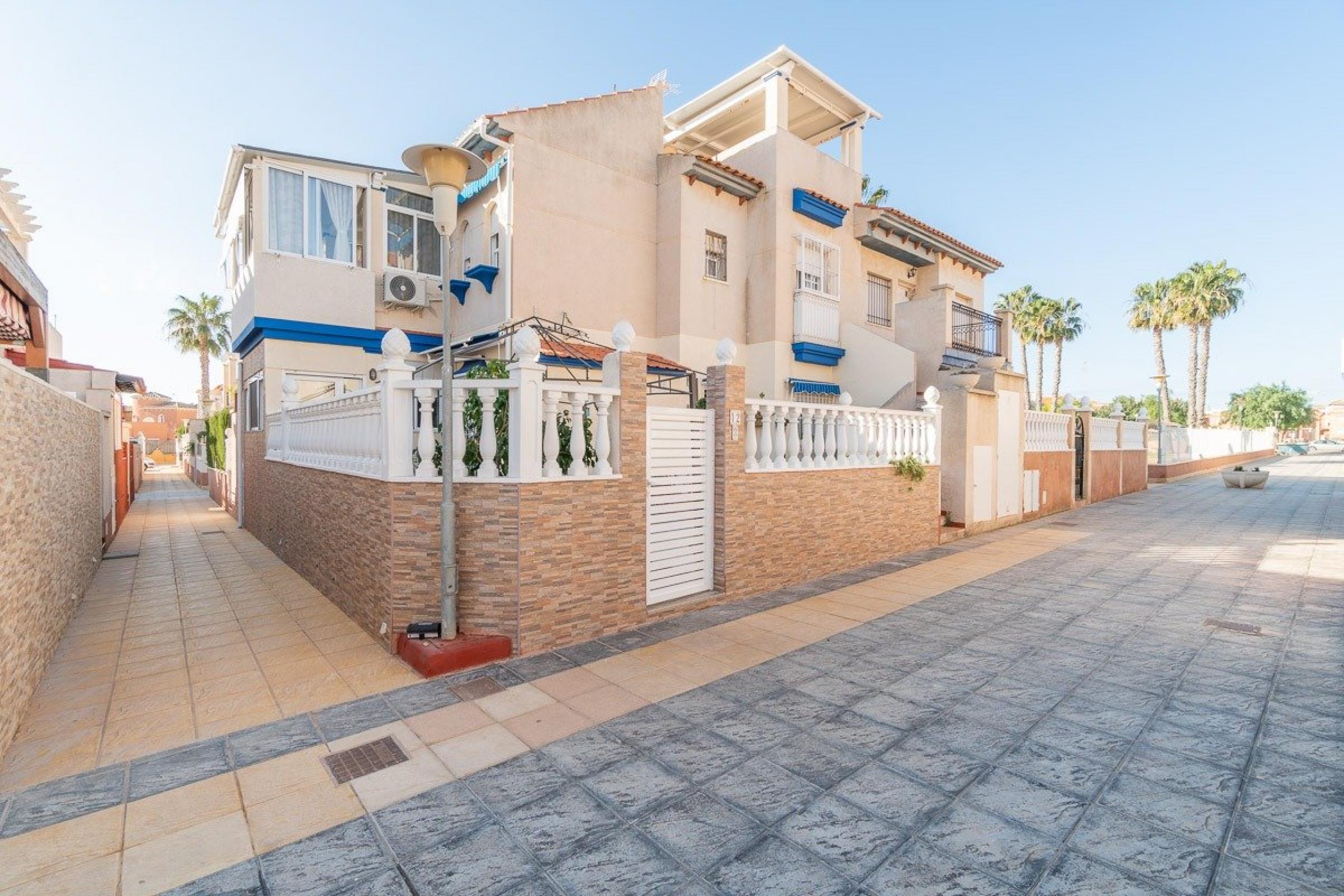 Rez-de-chaussée avec grande terrasse à Playa Flamenca