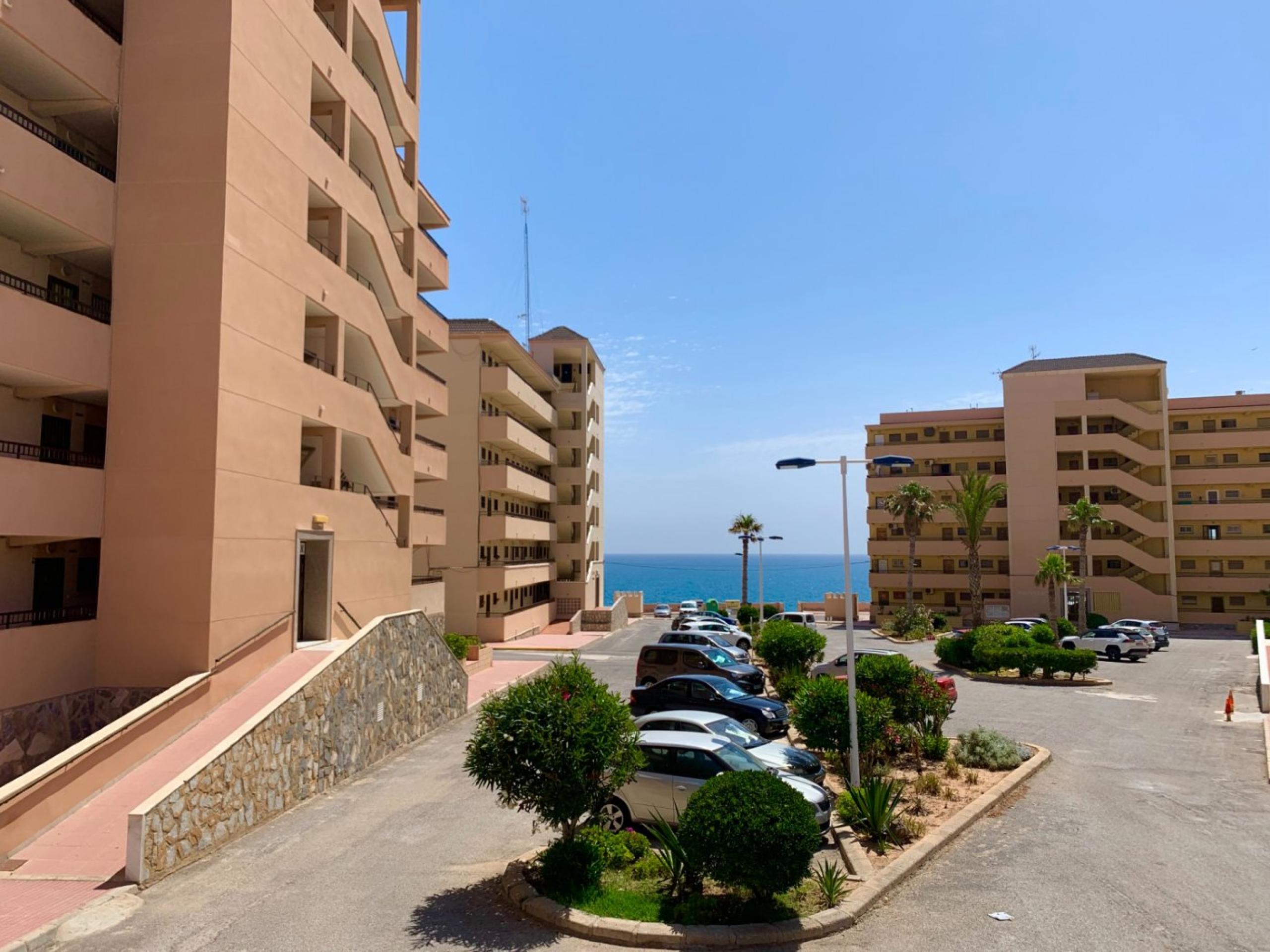 Appartement de 2 chambres rénové. et avec vue sur la mer.