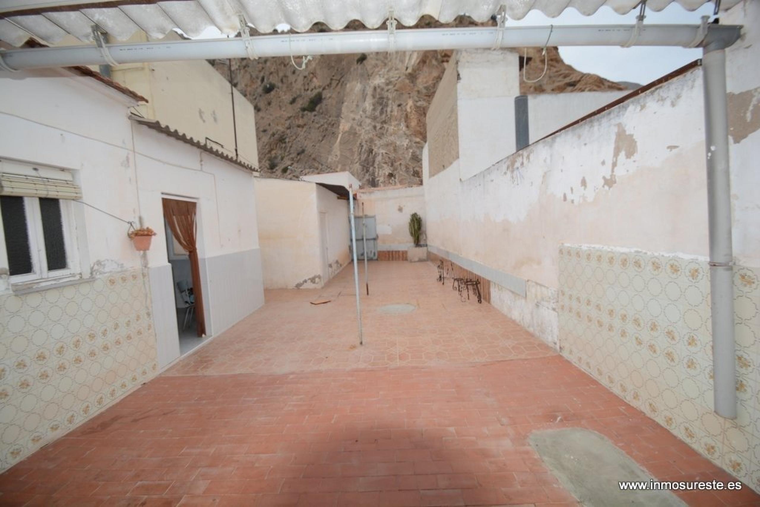 Maison au rez-de-chaussée avec terrasse et garage à Redovan, AVDA Zone d'Orihuela. 3 chambres.