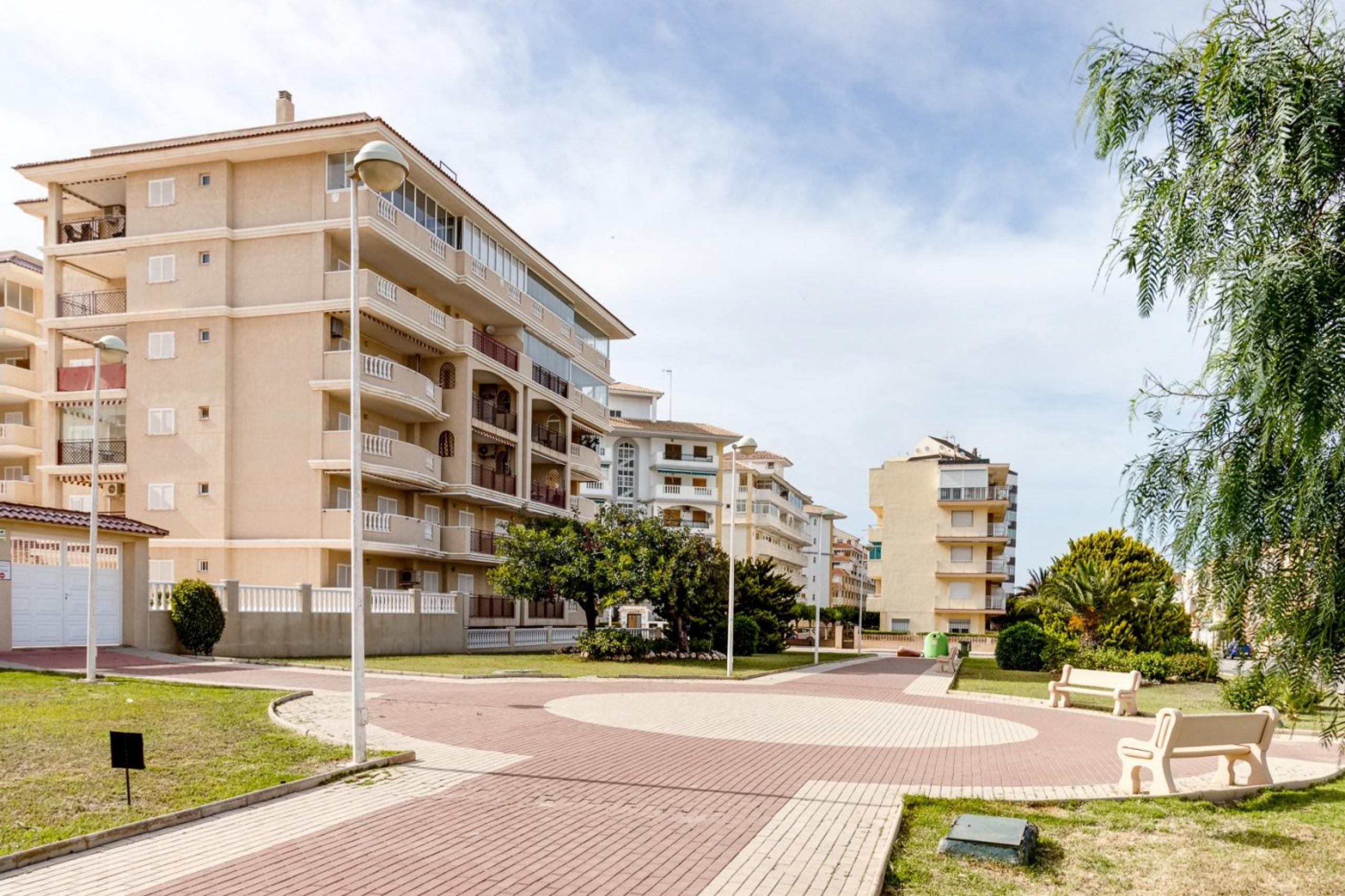 Appartement de luxe 1 chambre + garage. Résidentiel sur la première ligne de la plage de La Mata