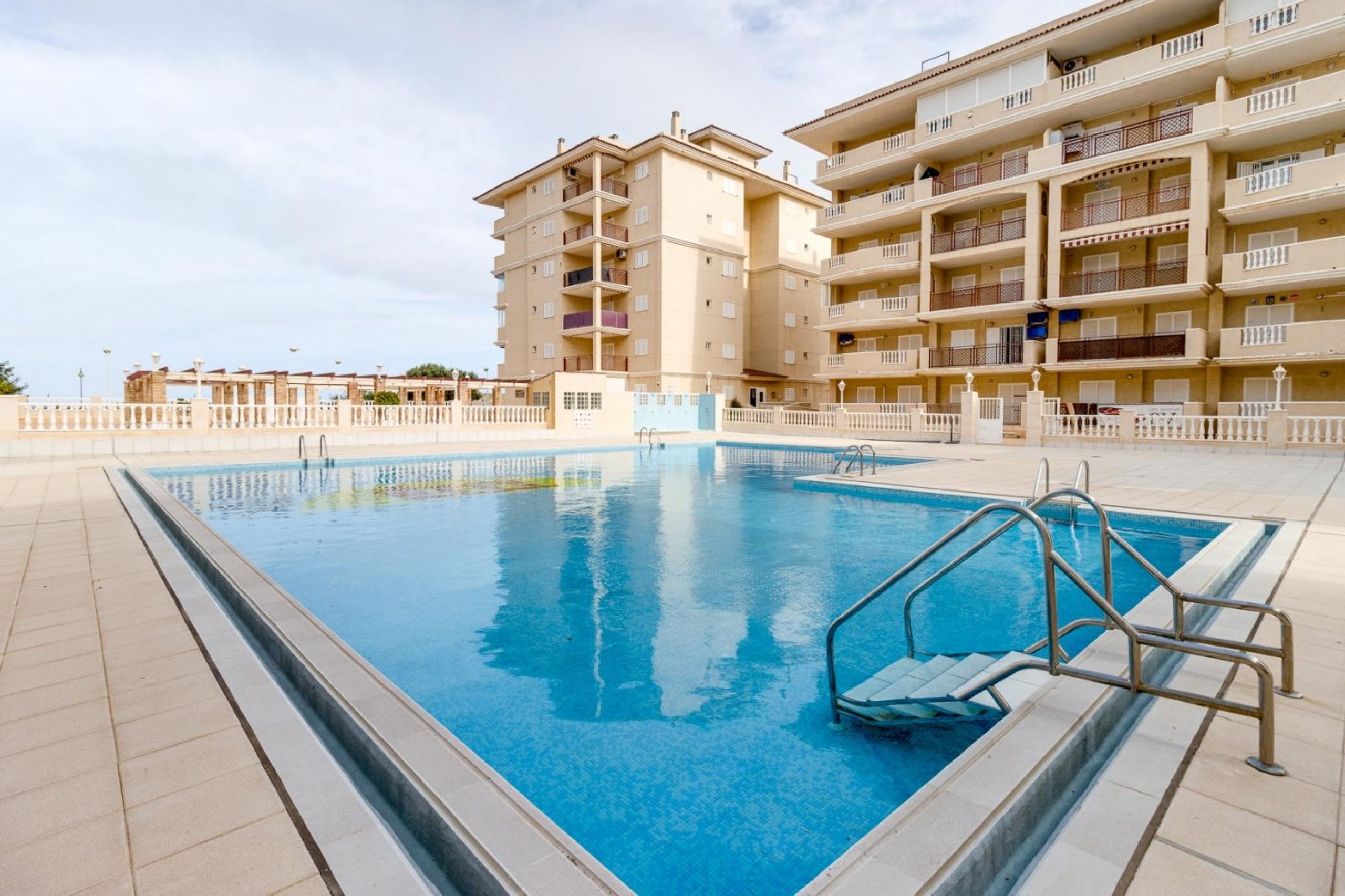 Appartement de luxe 1 chambre + garage. Résidentiel sur la première ligne de la plage de La Mata