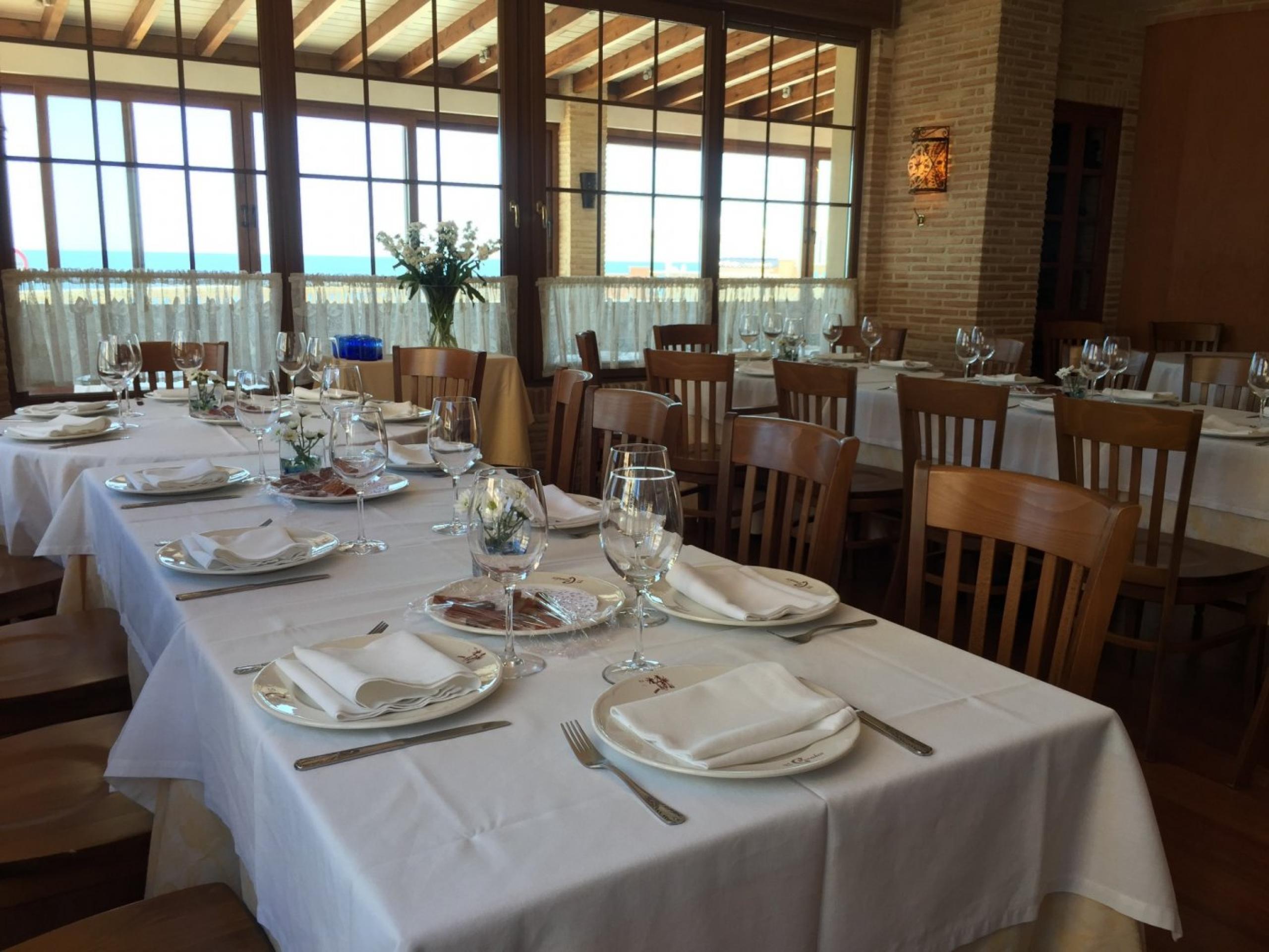 Restaurante Alto debout. Vues panoramiques sur la mer. Torre del moro.