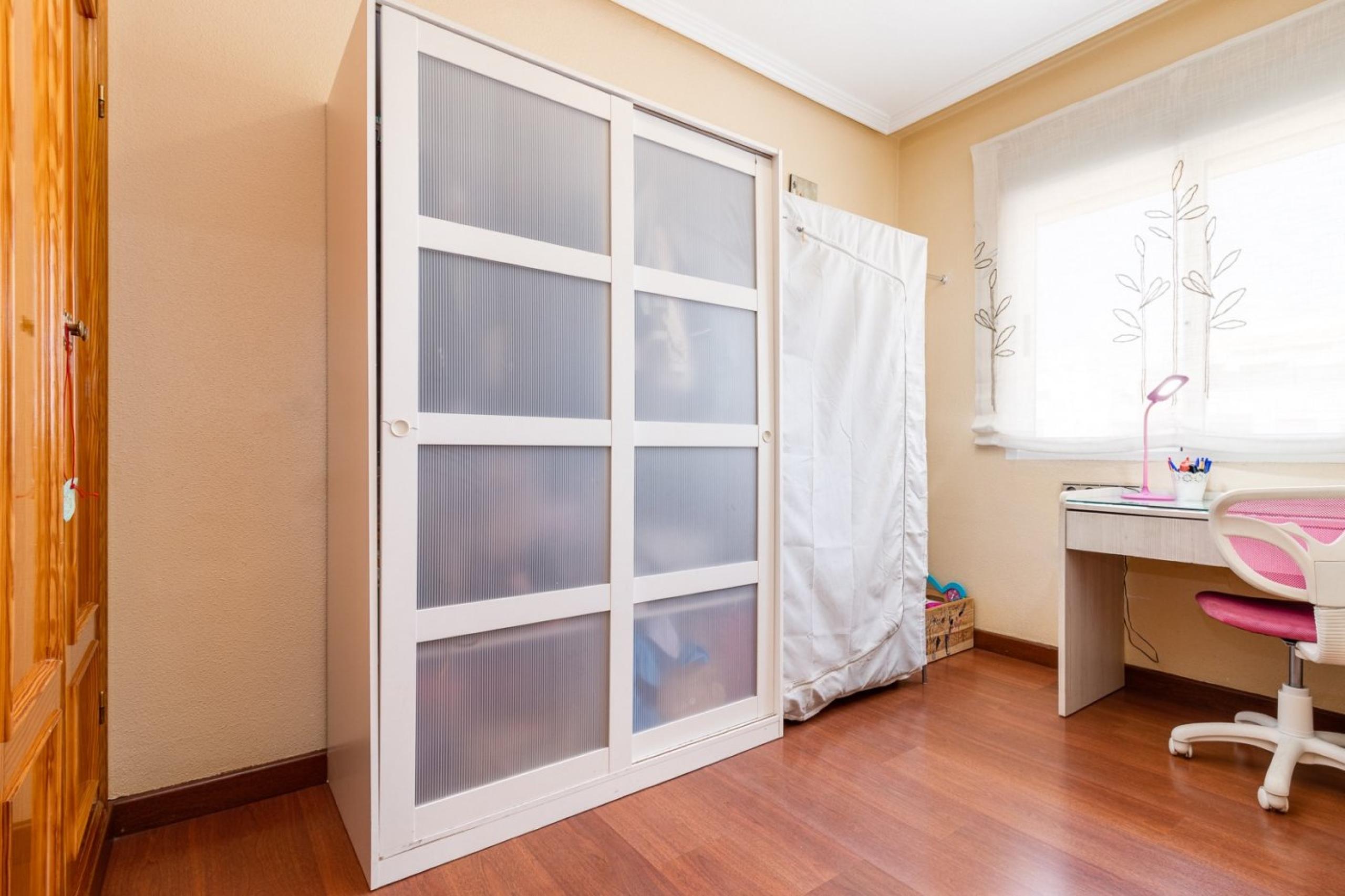 Plancher de luxe de 3 chambres et 2 salles de bain dans le centre