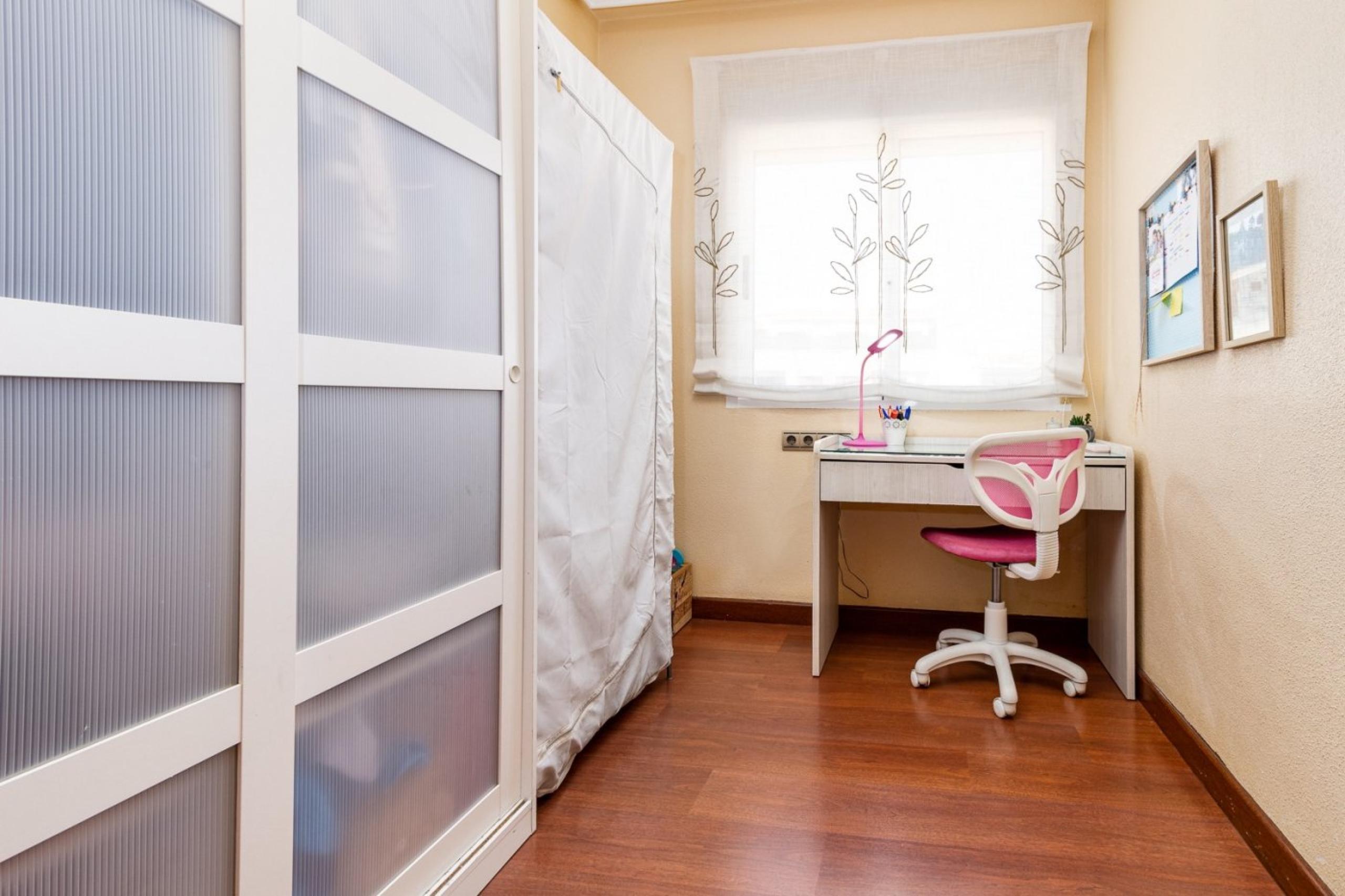 Plancher de luxe de 3 chambres et 2 salles de bain dans le centre